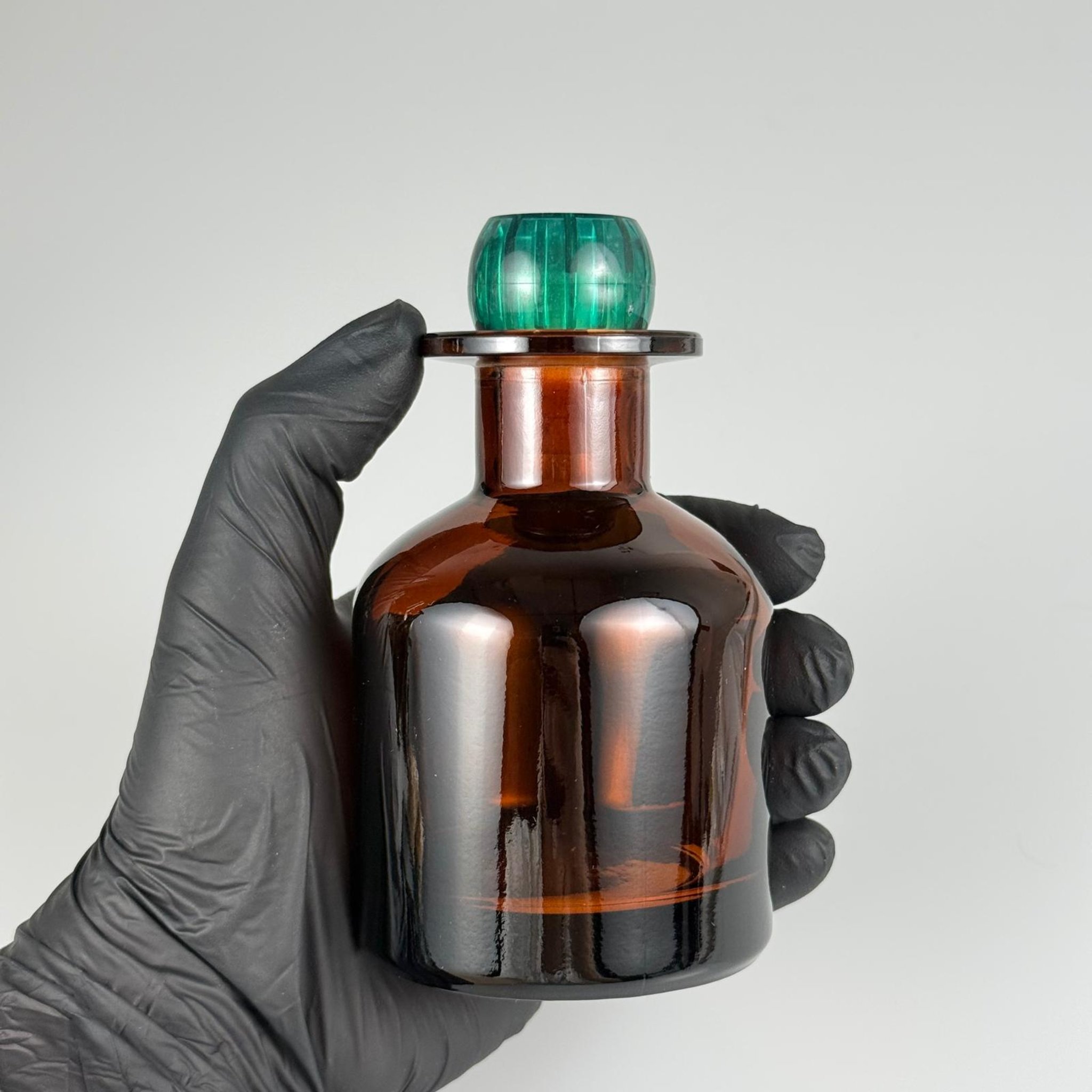 150 CC AMBER LÜX SİLİNDİR CAM ŞİŞE + YEŞİL MANTAR TIPA - 150 ML TIPALI CAM ŞİŞE