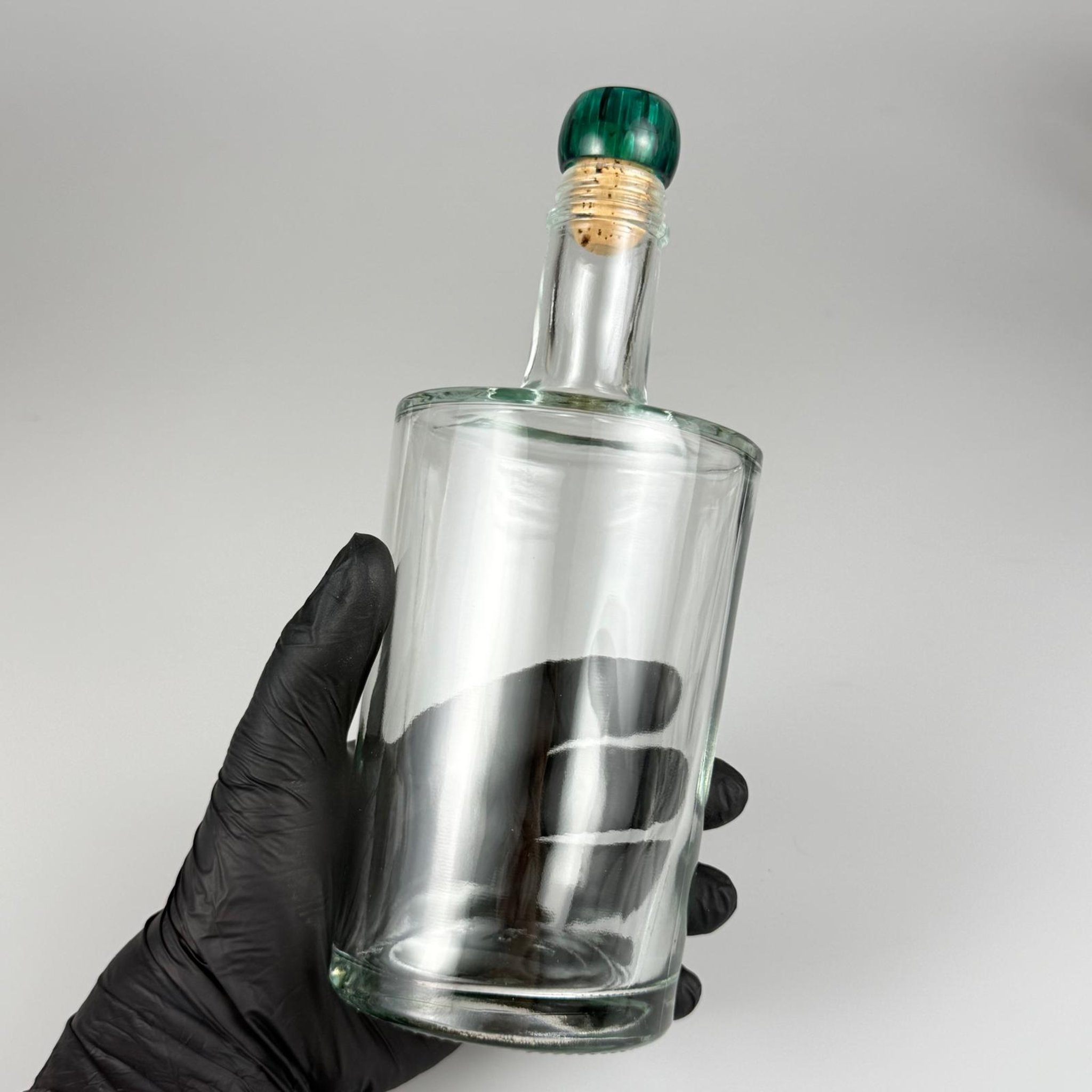 500 CC KALIN DİPLİ LÜKS CAM ŞİŞE - YEŞİL MANTAR TIPALI - 500 ML SİLİNDİR ÖZEL CAM ŞİŞE
