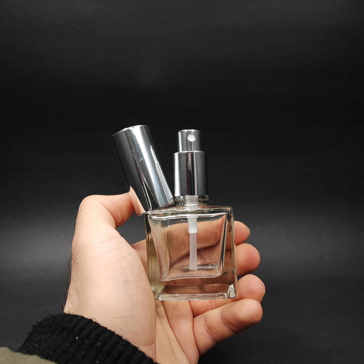 50 ML LÜKS VİDALI VALF ÇEVİRME PARFÜM ŞİŞELERİ - 50 CC KARE CAM ŞİŞE - GÜMÜŞ METAL SPREYLİ KAPAKLI SET