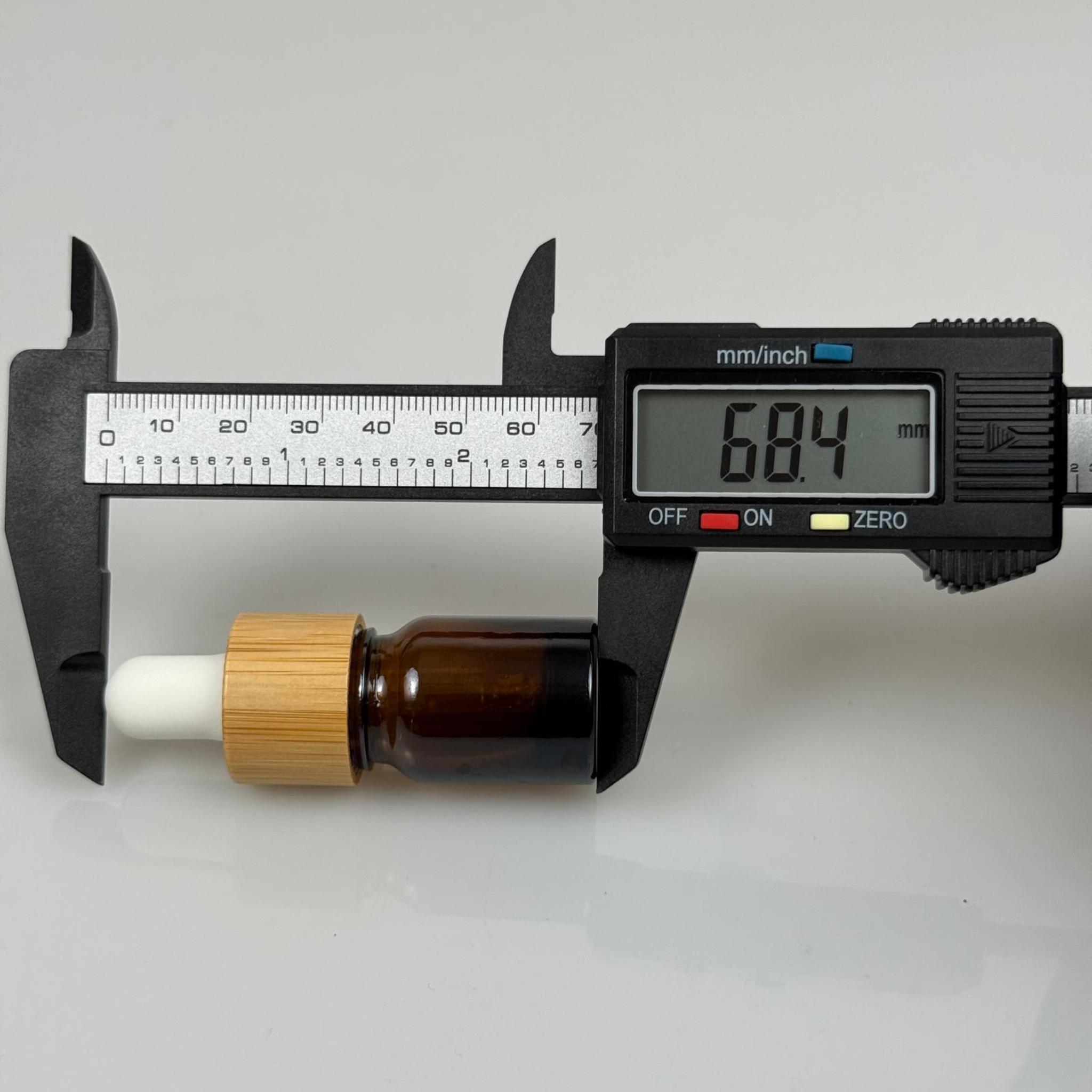 3 CC AMBER CAM DAMLALIKLI ŞİŞE - BEYAZ EMZİK - BAMBU AHŞAP KAPAK - 3 ML BAMBU KAPAKLI CAM DAMLALIKLI ŞİŞE