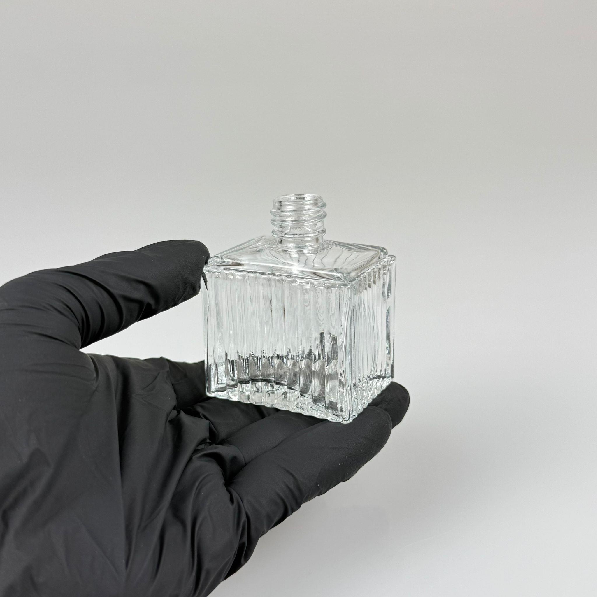 50 CC KÖŞELİ DESENLİ ÇİZGİLİ CAM ŞİŞE - 18 MM AĞIZ - 50 ML PRESTİJLİ ŞİŞE