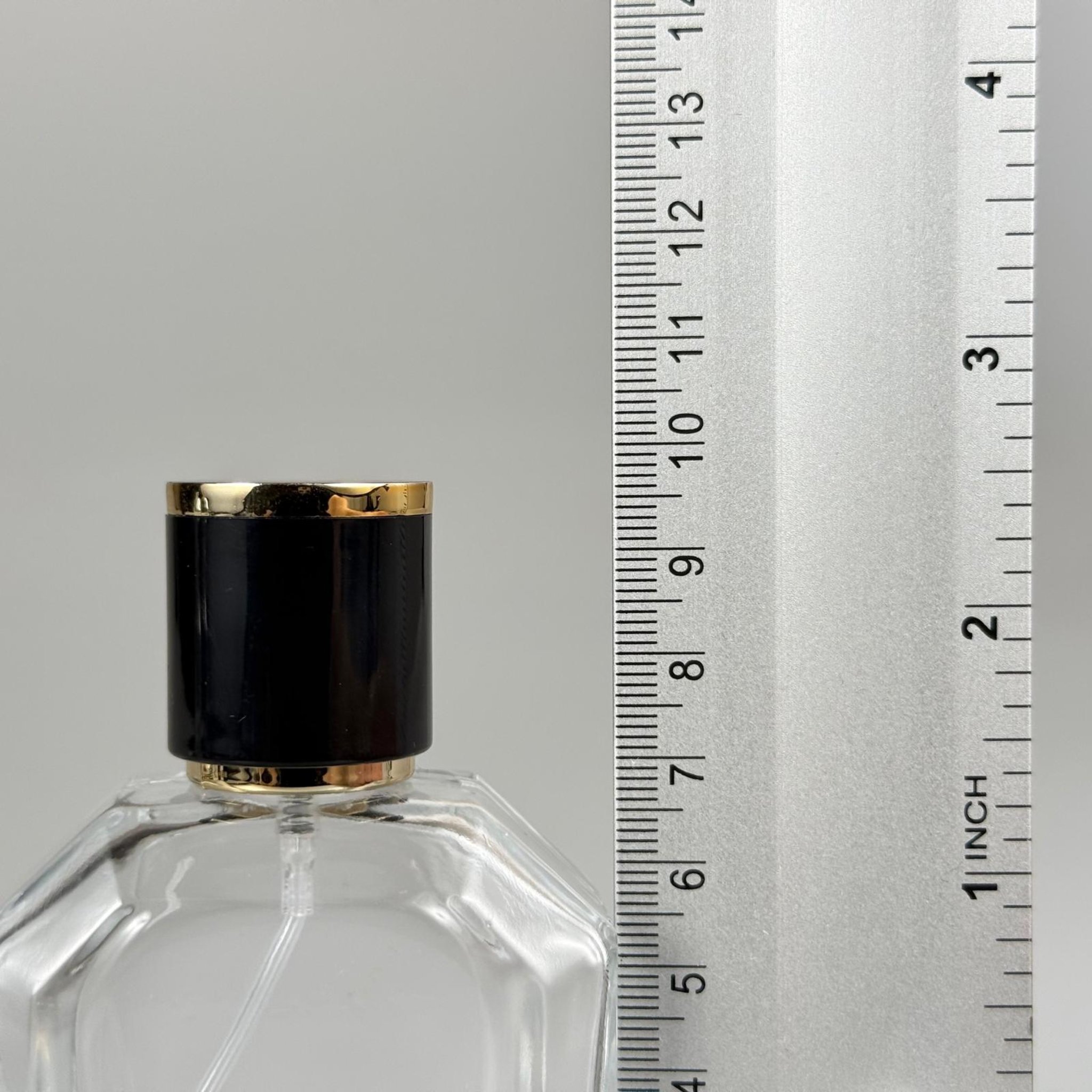 50 ML KAZABLANKA MODEL KÖŞELİ PARFÜM ŞİŞESİ + GOLD METALE METAL SPREY + SİYAHA GOLD POLO KAPAKLI SET (AĞIZ 13 MM VİDALI) TEKRAR DOLDURULABİLİR