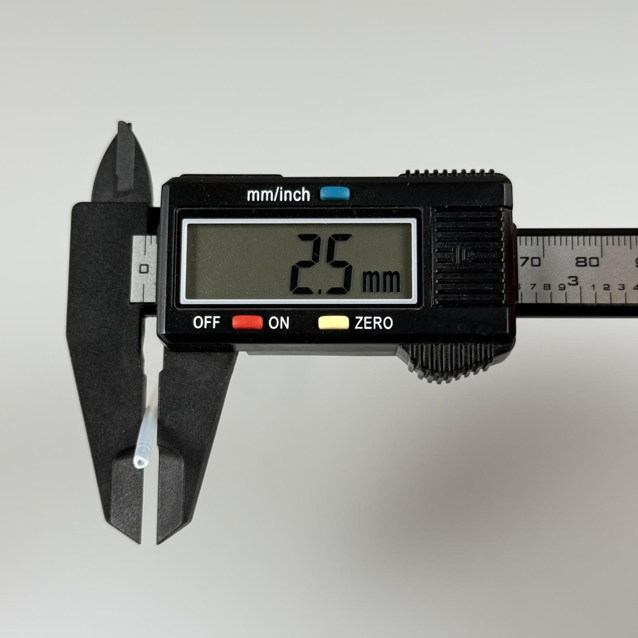18 MM SPREY SİYAH KAPAKLI - HEM CAM ŞİŞEYE HEM PET ŞİŞEYE UYGUN