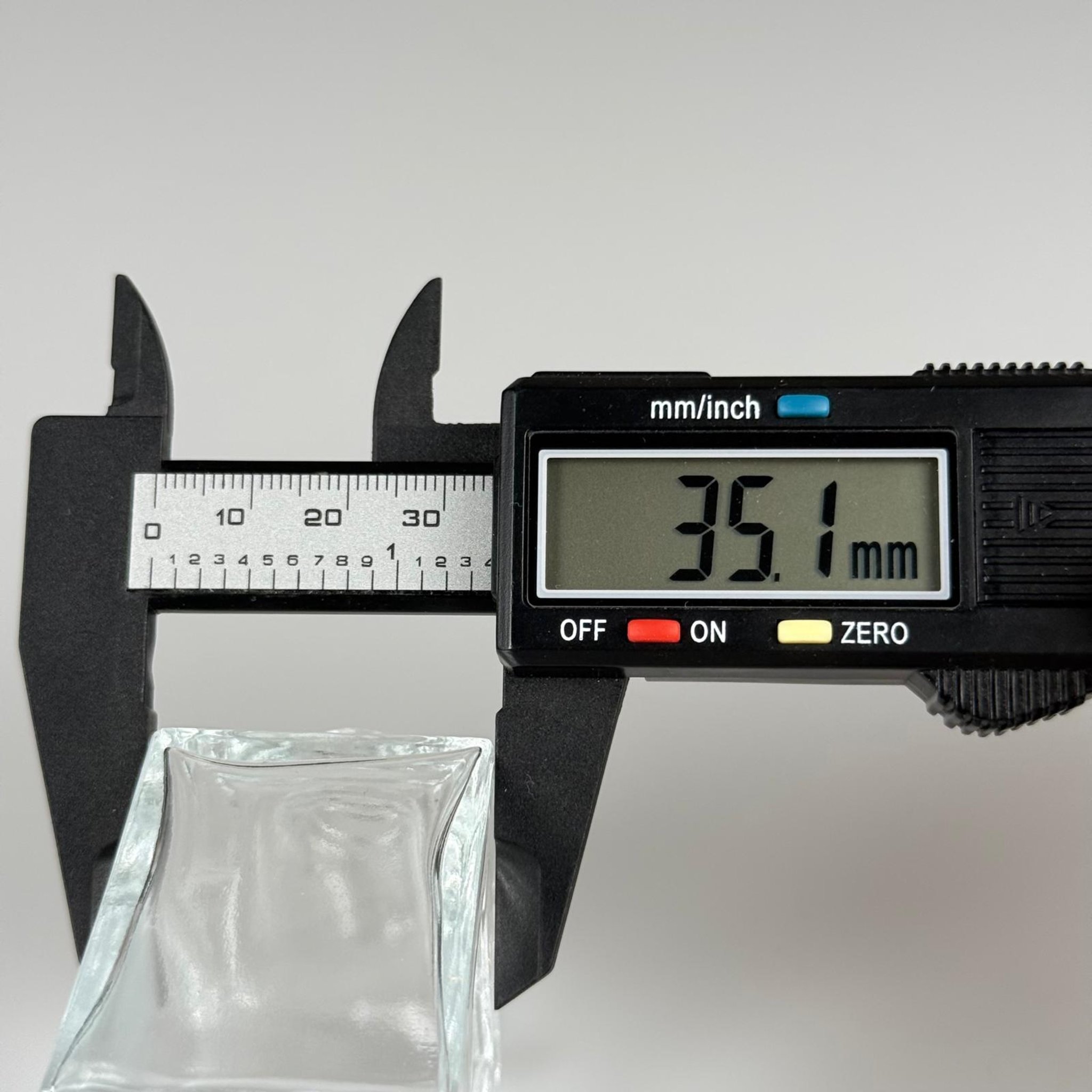 50 CC KÖŞELİ PRİZMA CAM ŞİŞE + SİYAH ALÜMİNYUM METAL KAPAKLI TAKIM - 50 ML PRESTİJLİ ŞİŞE