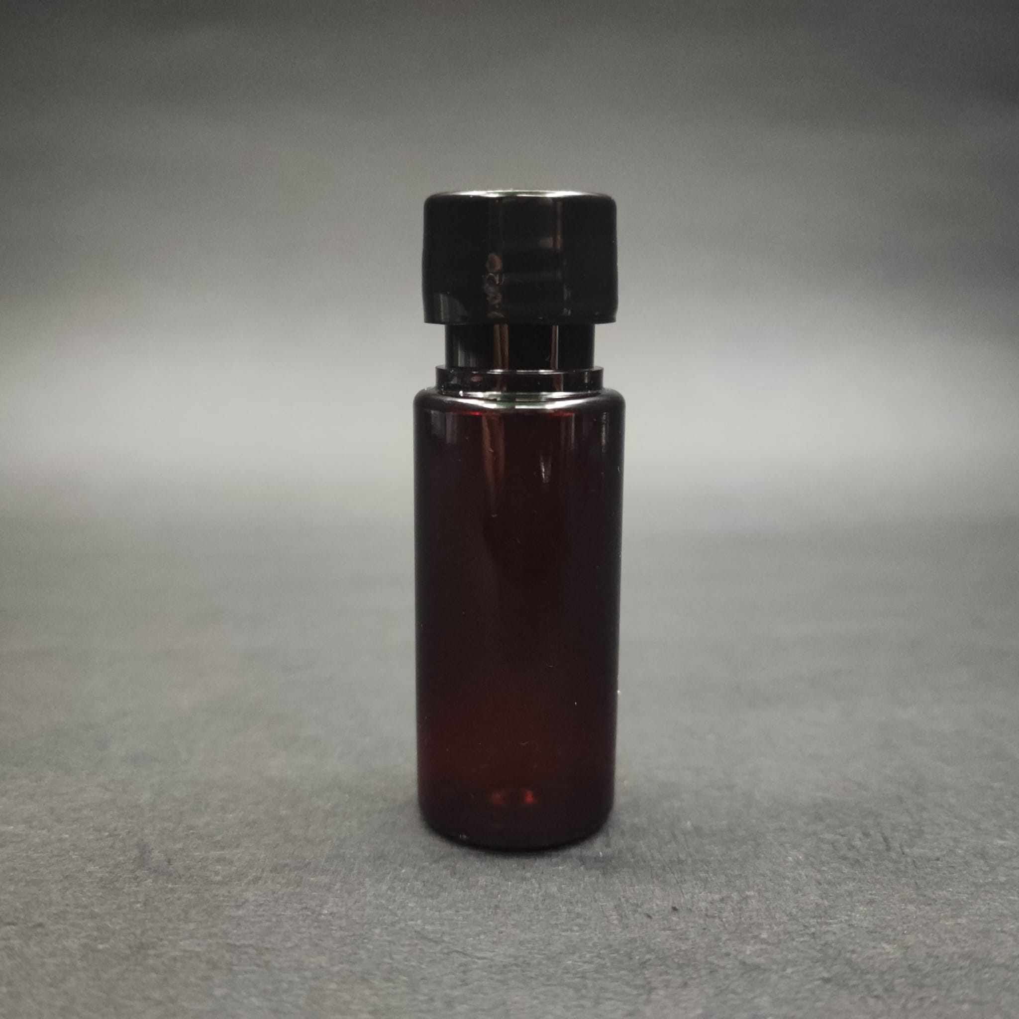 15 CC AMBER PLASTİK ŞİŞE + KENDİNDEN CONTALI SIZDIRMAZ SİYAH KAPAK  - 15 ML KAPAKLI PET ŞİŞE