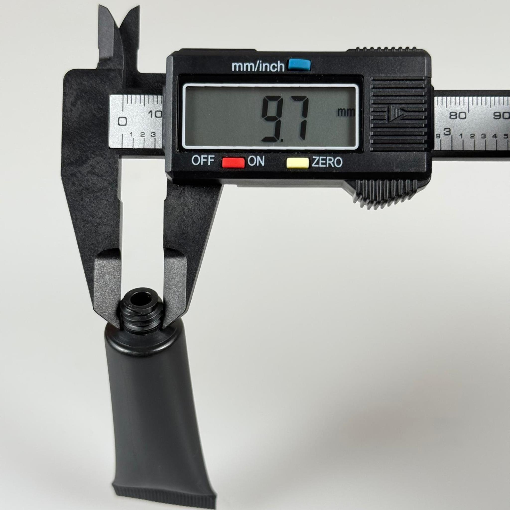 KOZMETİK İÇİN SİYAH BOŞ KREM TÜPÜ KAPAKLI - 10 ML - MERHEM TÜPÜ - PLASTİK MANÜEL DOLDURULABİLİR BOŞ TÜP - LİPGLOSS TÜP - DUDAK PARLATICISI TÜPÜ - BAL DOLUMU İÇİN PLASTİK TÜP