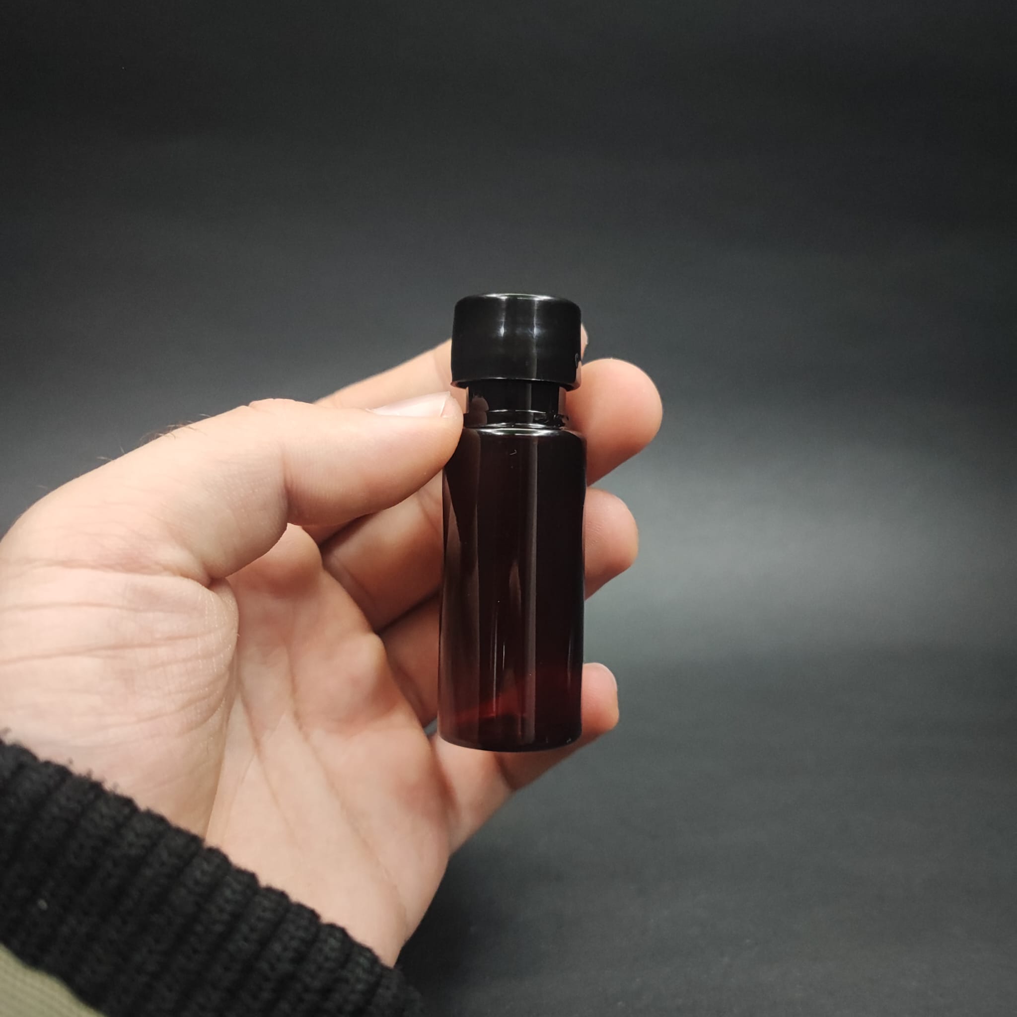 15 CC AMBER PLASTİK ŞİŞE + KENDİNDEN CONTALI SIZDIRMAZ SİYAH KAPAK  - 15 ML KAPAKLI PET ŞİŞE