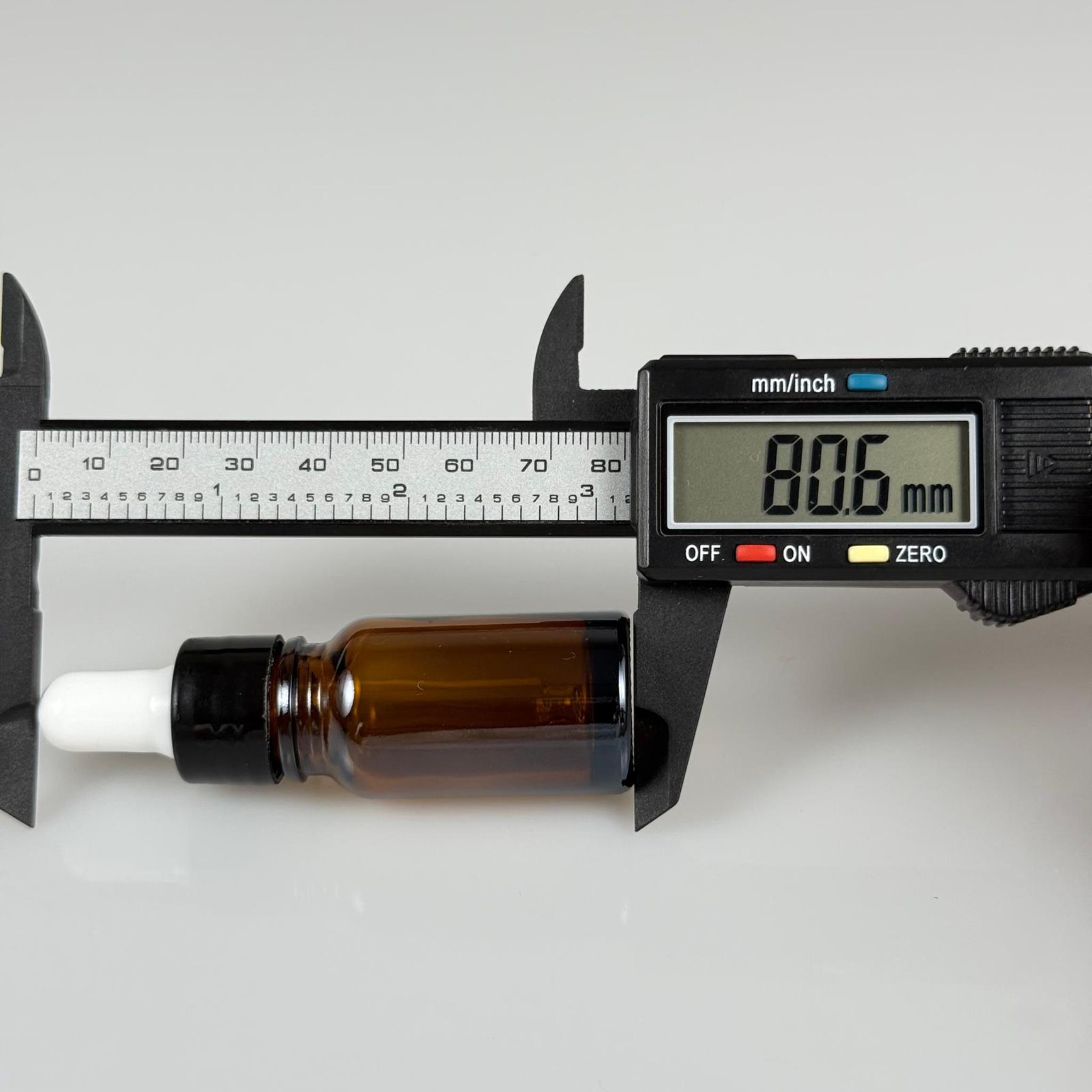 10 CC AMBER CAM DAMLALIKLI ŞİŞE - BEYAZ EMZİK + SİYAH DÜZ KAPAK + CAM PİPET TAKIM - 10 ML KAHVERENGİ DAMLALIKLI ŞİŞE SETİ
