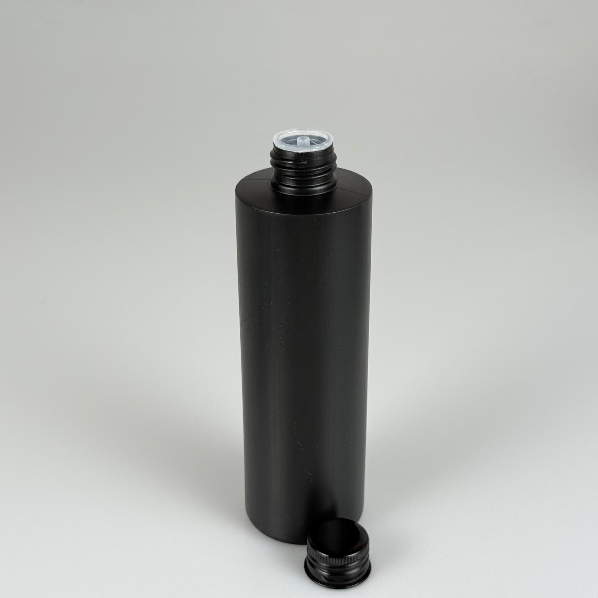 250 CC SİYAH SİLİNDİR MODEL MAT SERT POLİETİLEN ASETON ŞİŞESİ (24 AĞIZ) + KÖPÜK CONTALI SİYAH METAL ALÜMİNYUM KAPAK + KOLONYA TIPALI TAKIM - 250 ML KAPAKLI POLİETİLEN ŞİŞELER