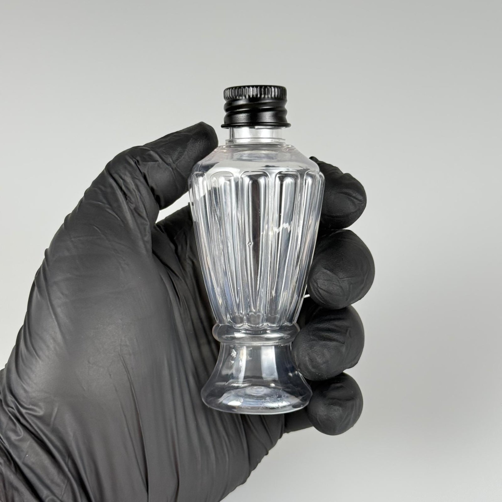 50 CC MİNİ VAZO HÜRREM PET ŞİŞE + KÖPÜK CONTALI SİYAH ALÜMİNYUM METAL KAPAKLI TAKIM - 50 ML PLASTİK CAMPET ŞİŞE