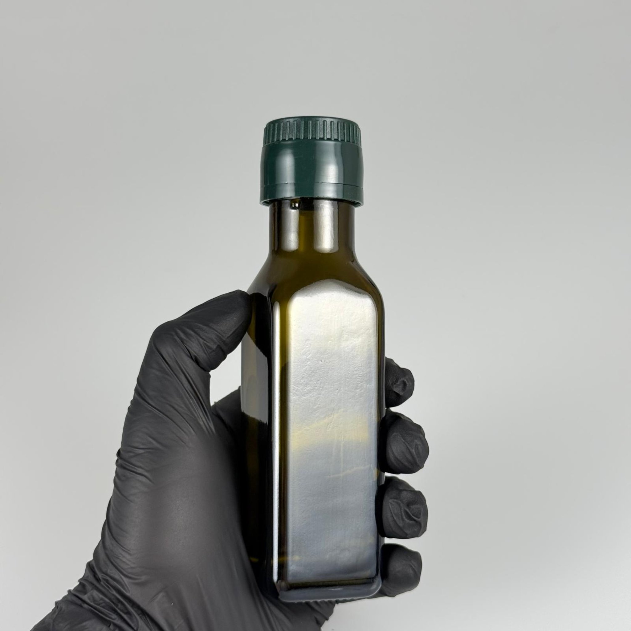 100 CC MARASKA CAM ŞİŞE KOYU YEŞİL (31 MM AĞIZ) - AKITICILI YEŞİL KİLİTLİ KAPAKLI - 100 ML KÖŞELİ KARE MARASCA YAĞ VE SOS ŞİŞELERİ