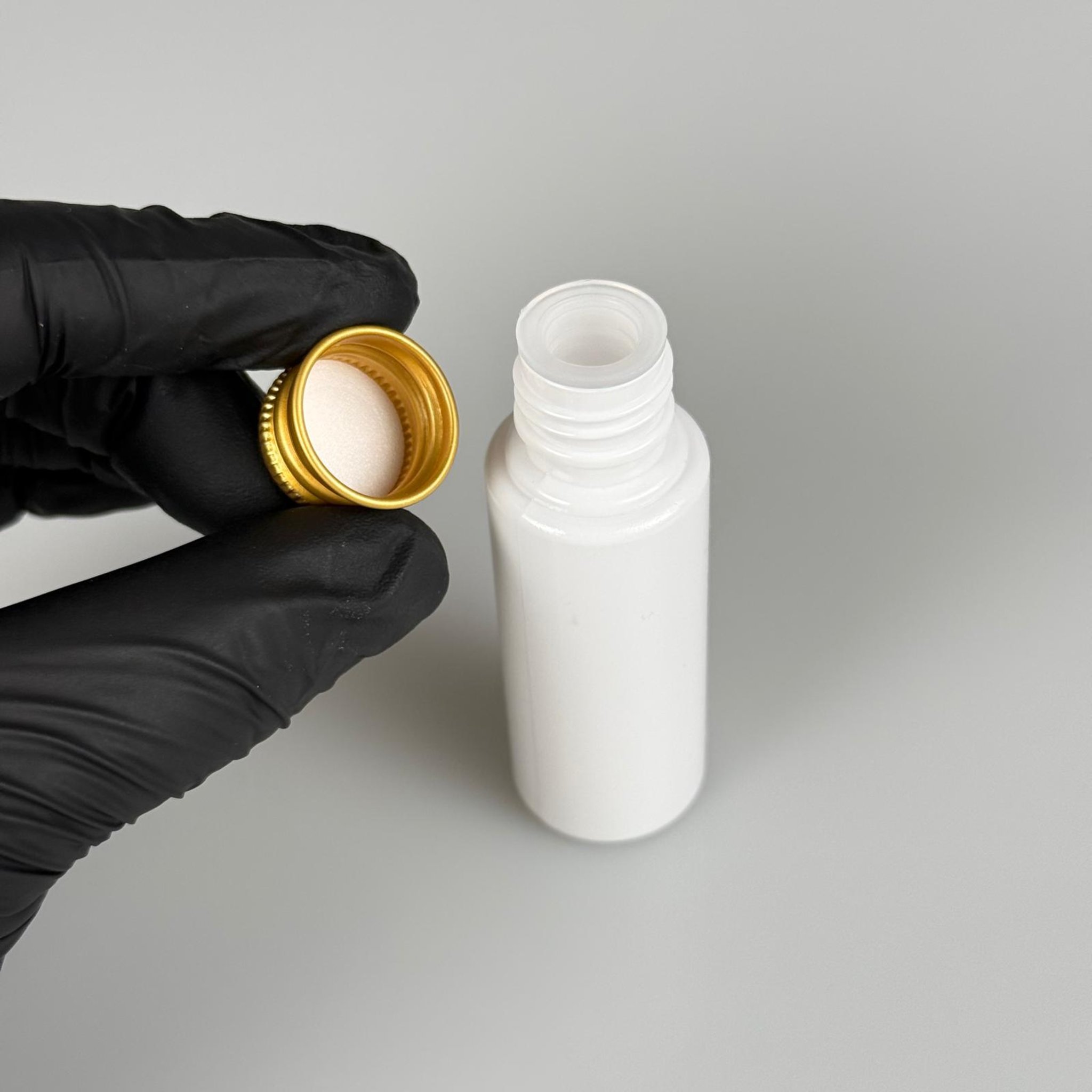 30 CC BEYAZ PET SHOT ŞİŞE - KÖPÜK CONTALI GOLD ALÜMİNYUM METAL KAPAKLI + KÖR TIPALI TAKIM - 30 ML PLASTİK ŞİŞE