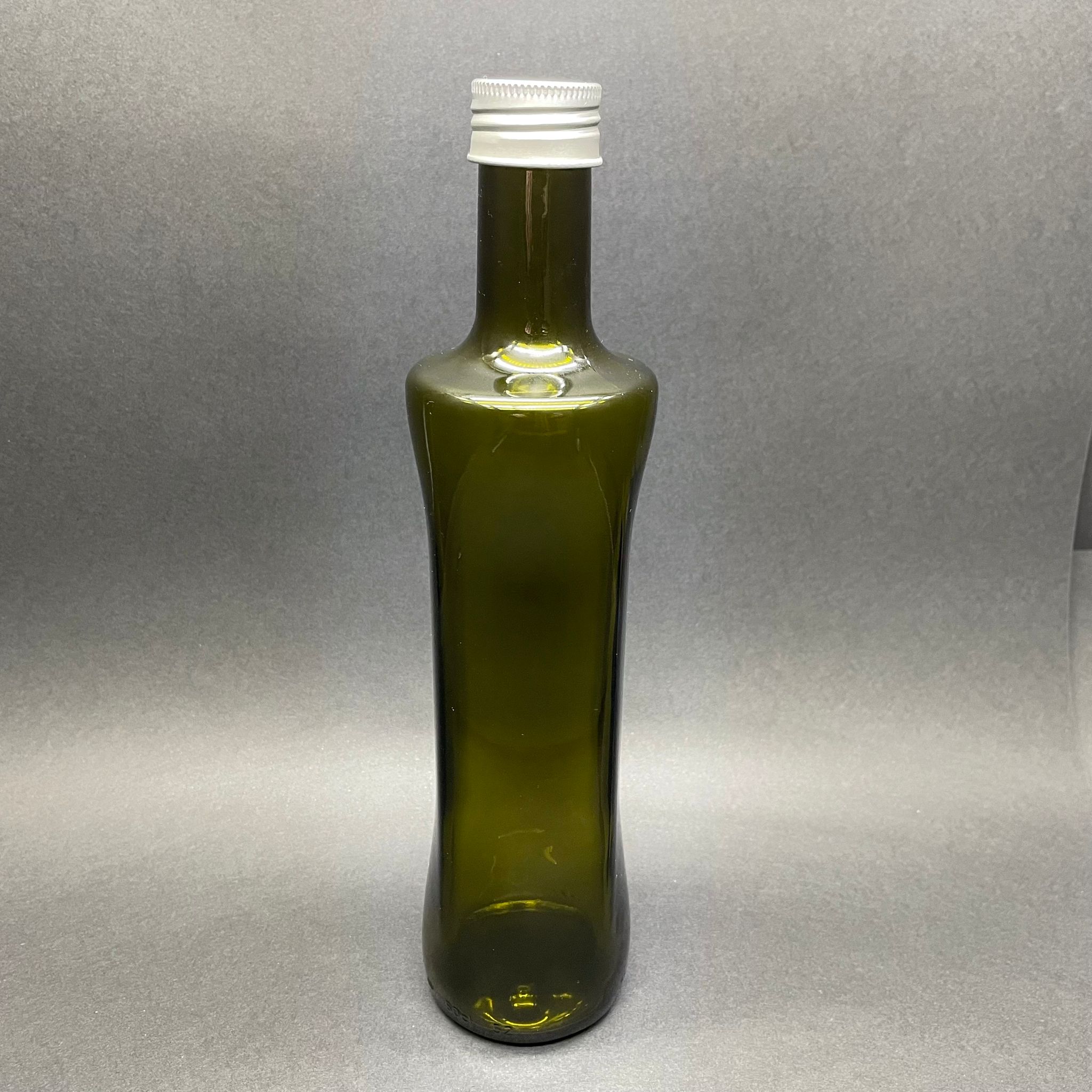 500 CC YEŞİL GEOLİVE CAM ŞİŞE - GÜMÜŞ ALÜMİNYUM KAPAKLI - 500 ML OVAL ŞİŞE - GEOLİVE ŞİŞE 500 ML - zeytinyağı için renkli cam şişeleri - Şişecam Stok Kodu: 127050