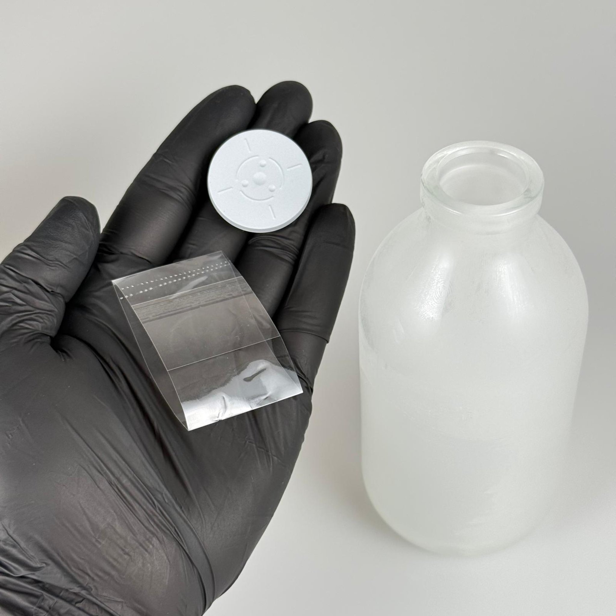 DİFFUSER BAMBU ODA KOKUSU ŞEŞELERİ - 250 CC ŞEFFAF SERUM ŞİŞE + KAUÇUK BUTİL TAPA (32 AĞIZ) + EMNİYET BANDI (ISI TABANCASI İLE UYGULANIR) + 3 ADET SİYAH (24 CM) FİBER BAMBU ÇUBUK
