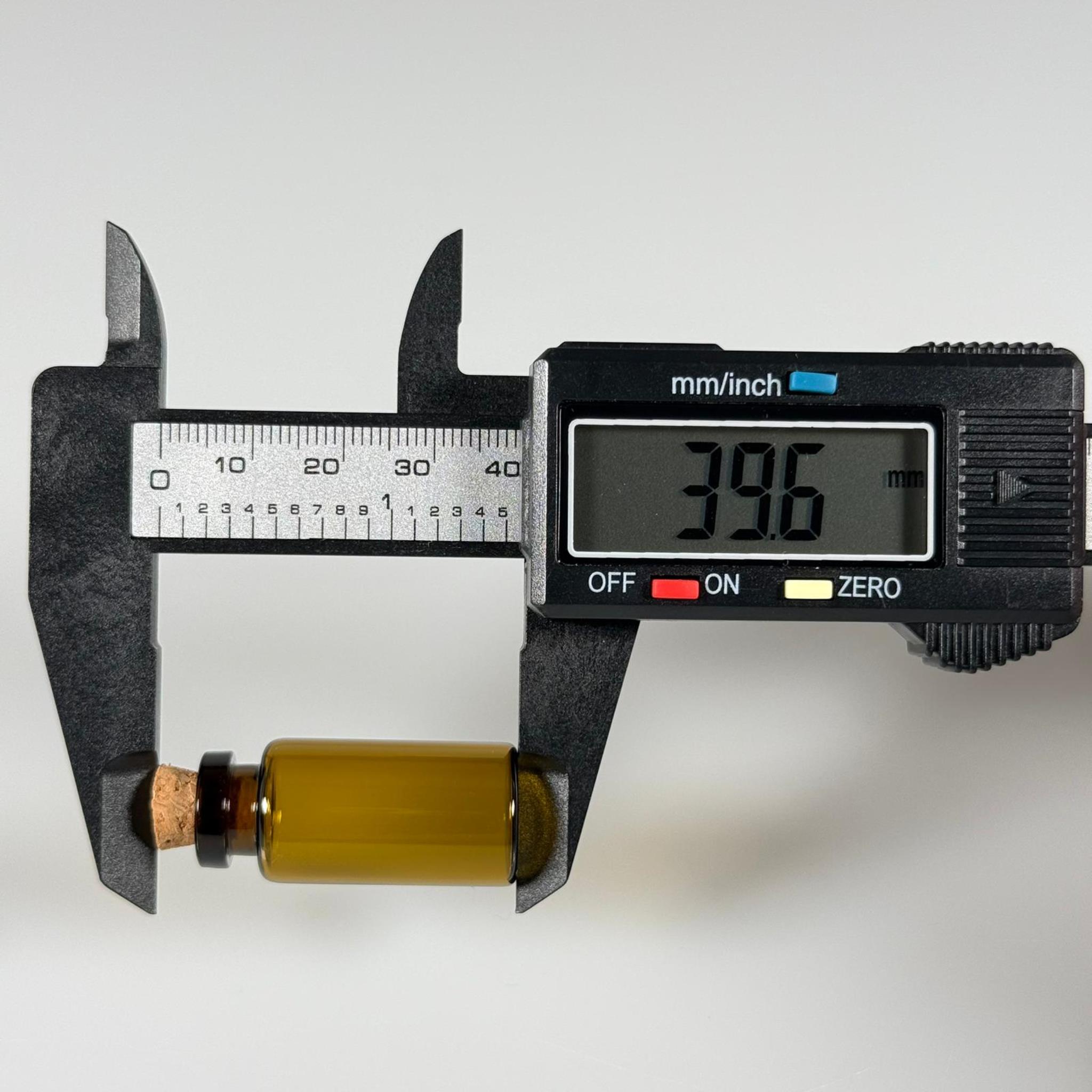 MİNİ CAM ŞİŞE MANTAR TIPALI 3 CC - anahtarlık, aksesuar. kolye, minyatür, mektup, tılsım vb için 3 ml amber küçük cam şişeler