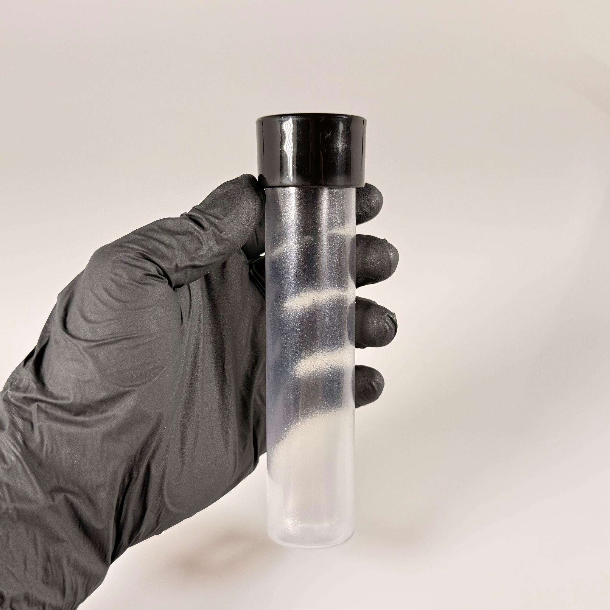 100 CC UZUN SİLİNDİR BUĞULU PET ŞİŞE (24 GR)  - SİYAH DERİN ETEKLİ KAPAKLI KOLONYA TIPALI - 100 ML BİBERİYE SUYU, LAVANTA YAĞI, SAÇ SERUM, TONİK VB İÇİN PLASTİK KOZMETİK AMBALAJLARI