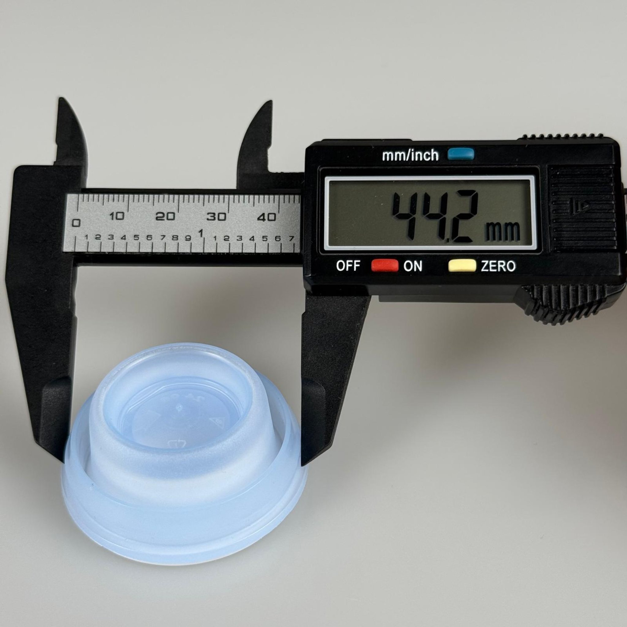 42 MM P2 K CL NATÜREL BEYAZ BERİCAP (SOLVENT VE TİNER TENEKESİ İÇİN) - TENEKE İÇİN PLASTİK KAPAK - YEDEK KİMYASAL TENEKE KAPAĞI - Çakma Metal TENEKE Kapağı