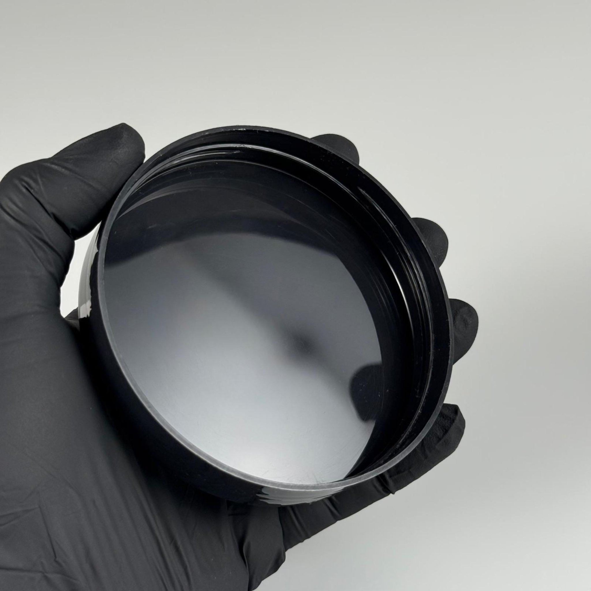 89 MM VİDALI PLASTİK SİYAH KAPAK
