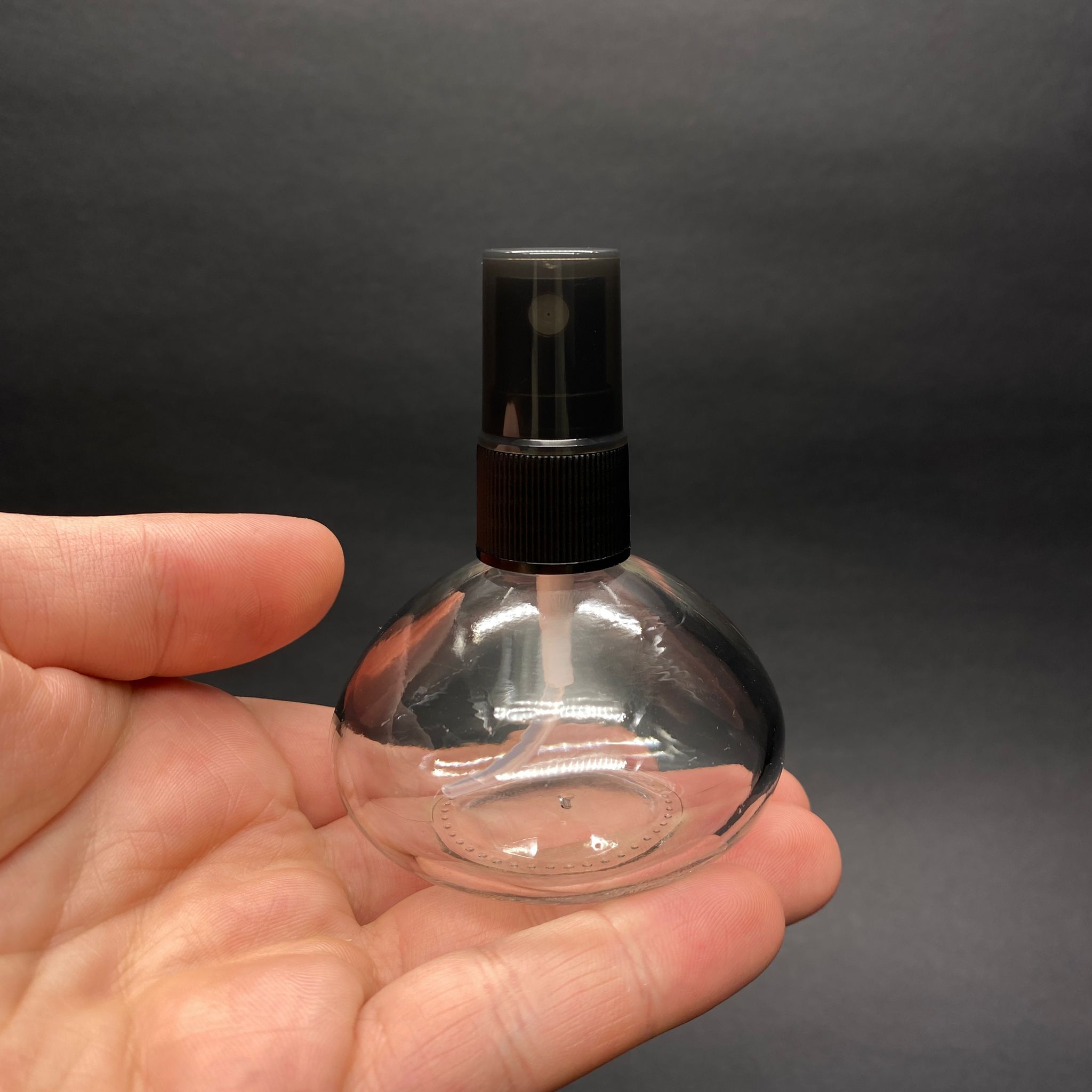 50 CC BASIK CAM ŞİŞE + SİYAH SPREY FISFIS - 50 ML HEDİYELİK CAM KOLONYA ŞİŞESİ - DÜĞÜN, NİŞAN, SÖZ, KINA, CENAZE, PROMOSYON İÇİN HEDİYELİK KOLONYA ŞİŞELERİ