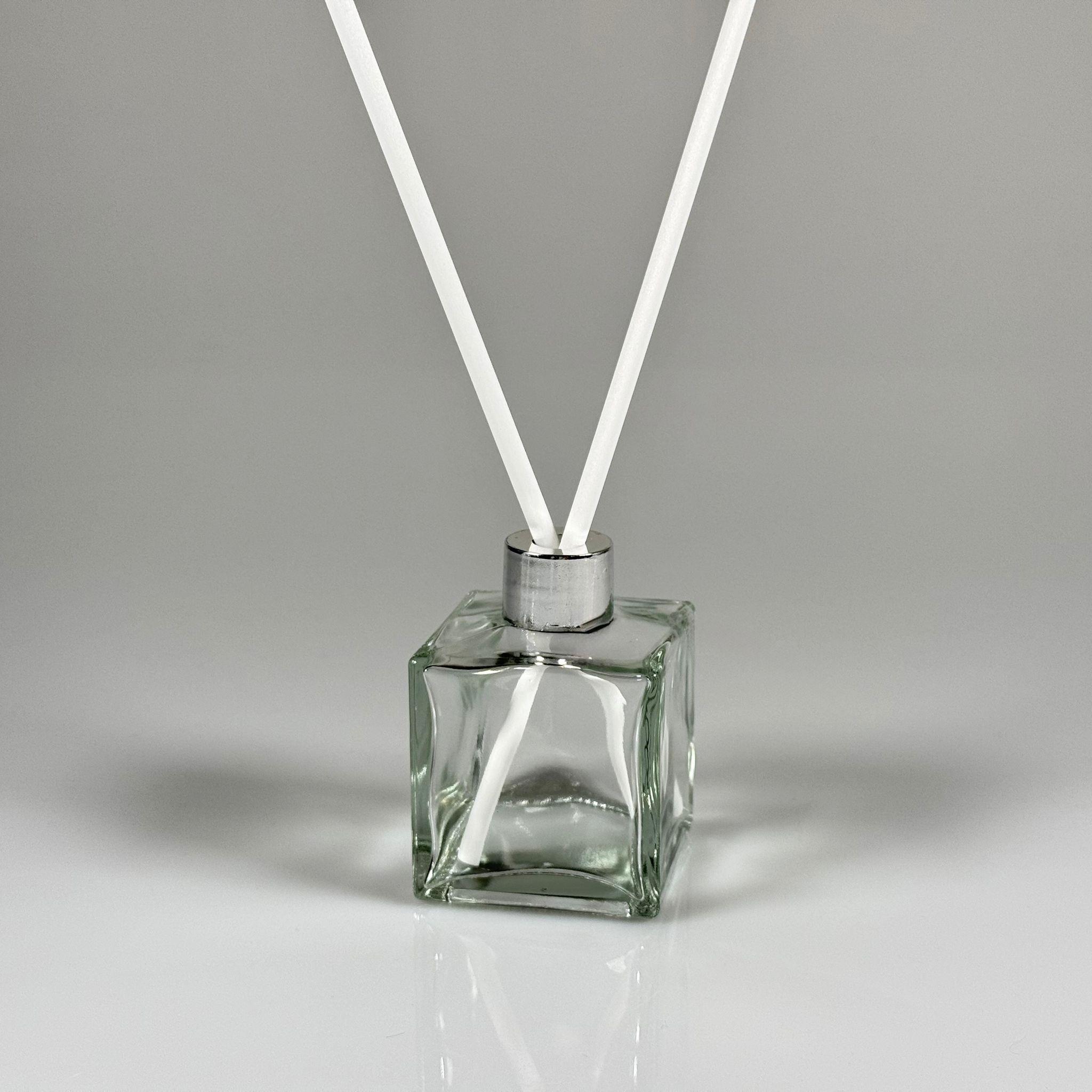 100 CC KARE BAMBU CAM BAMBU ODA KOKUSU ŞİŞESİ - 100 ML ÇUBUKLU KÖŞELİ BAMBU ODA KOKUSU ŞİŞESİ - DİFÜZÖR ŞİŞE- CAM ŞİŞE + GÜMÜŞ PLASTİK KAPAK + TIPA + 2 ADET FİBER BEYAZ BAMBU ÇUBUK - YENİ MODEL