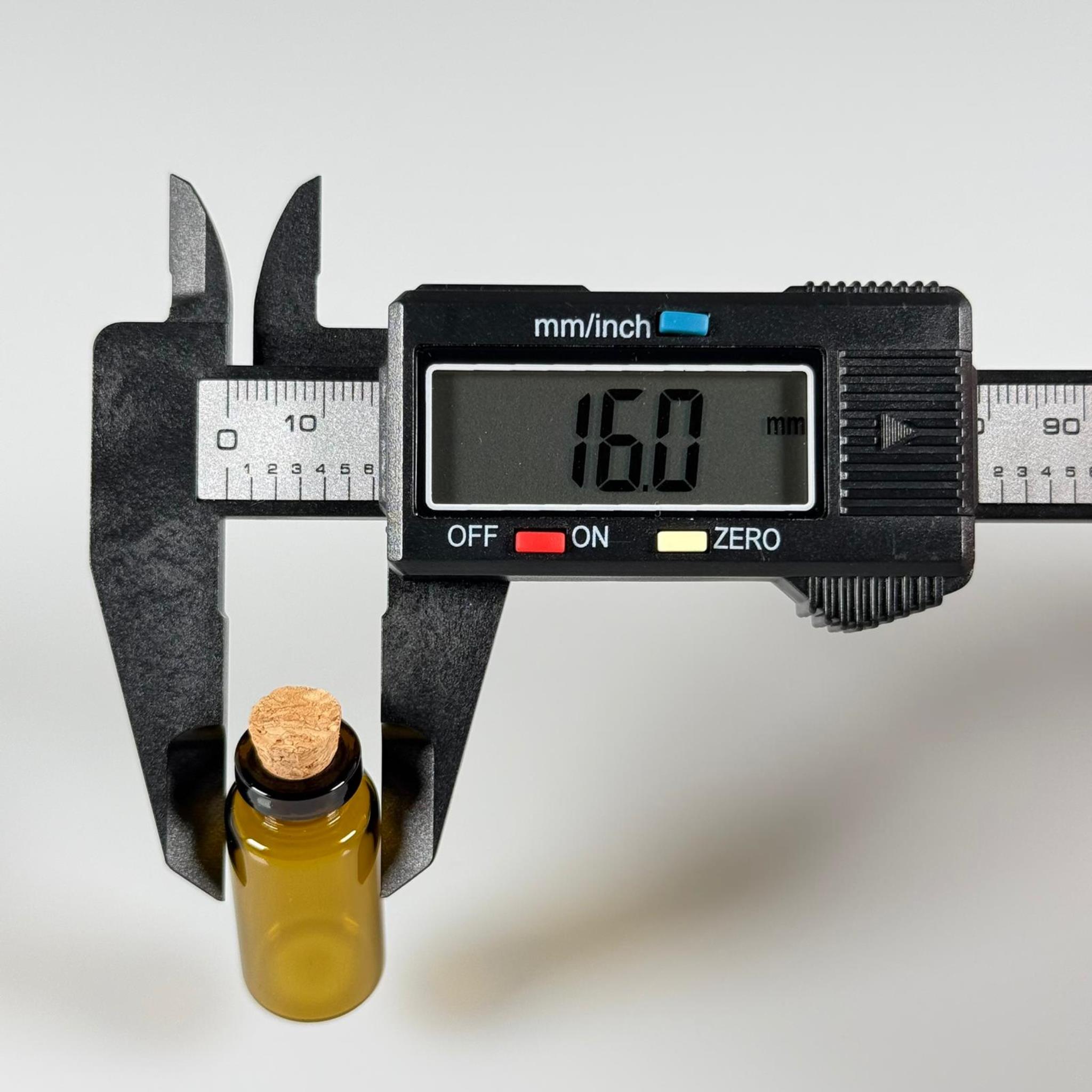 MİNİ CAM ŞİŞE MANTAR TIPALI 3 CC - anahtarlık, aksesuar. kolye, minyatür, mektup, tılsım vb için 3 ml amber küçük cam şişeler