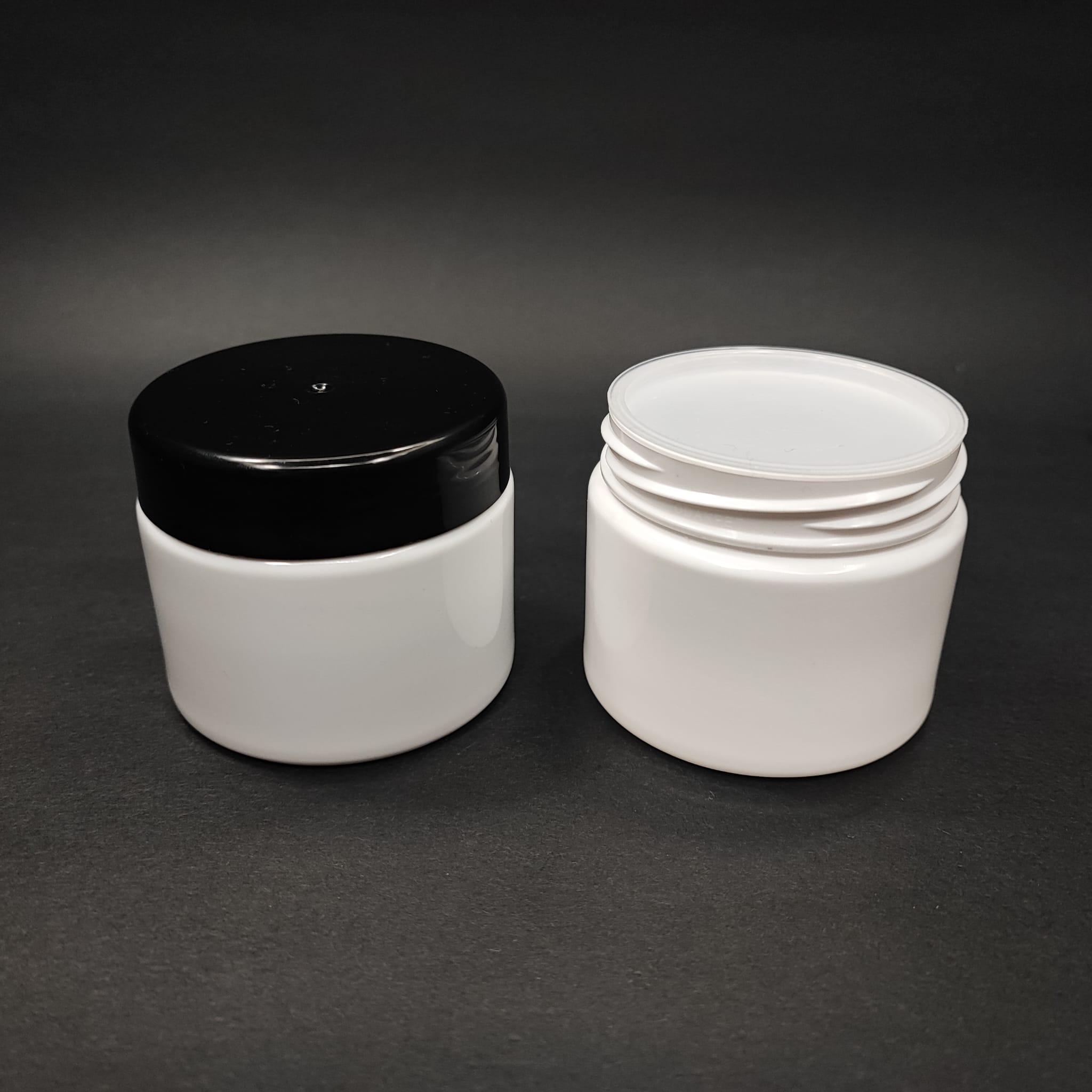 100 CC BEYAZ PET KAVANOZ - SİYAH KAPAKLI - İÇ TIPALI - 100 ML PLASTİK KREM KAVANOZU