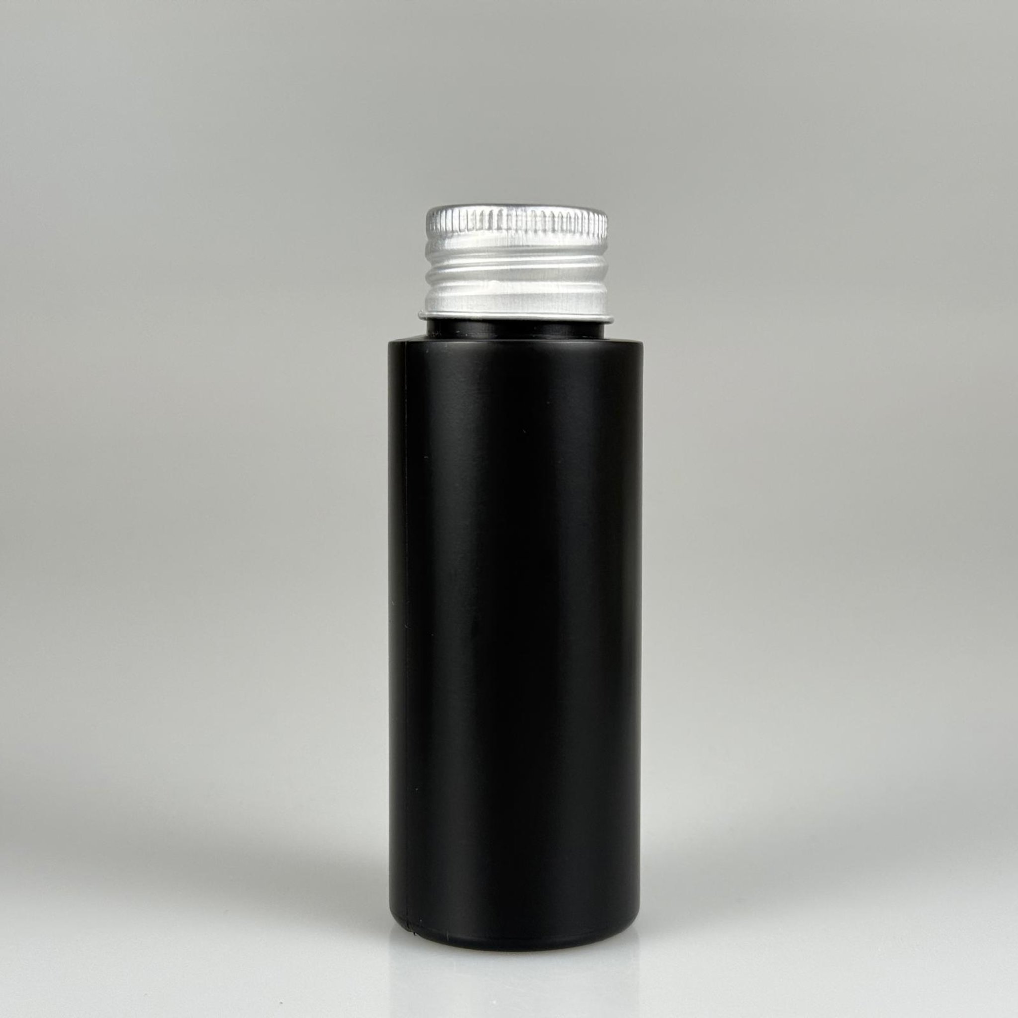 50 CC SİYAH POLİETİLEN PLASTİK ASETON ŞİŞESİ ( 24 AĞIZ ) + KÖPÜK CONTALI GÜMÜŞ METAL ALÜMİNYUM KAPAK TAKIM - 50 ML KAPAKLI SİYAH PLASTİK ŞİŞELER