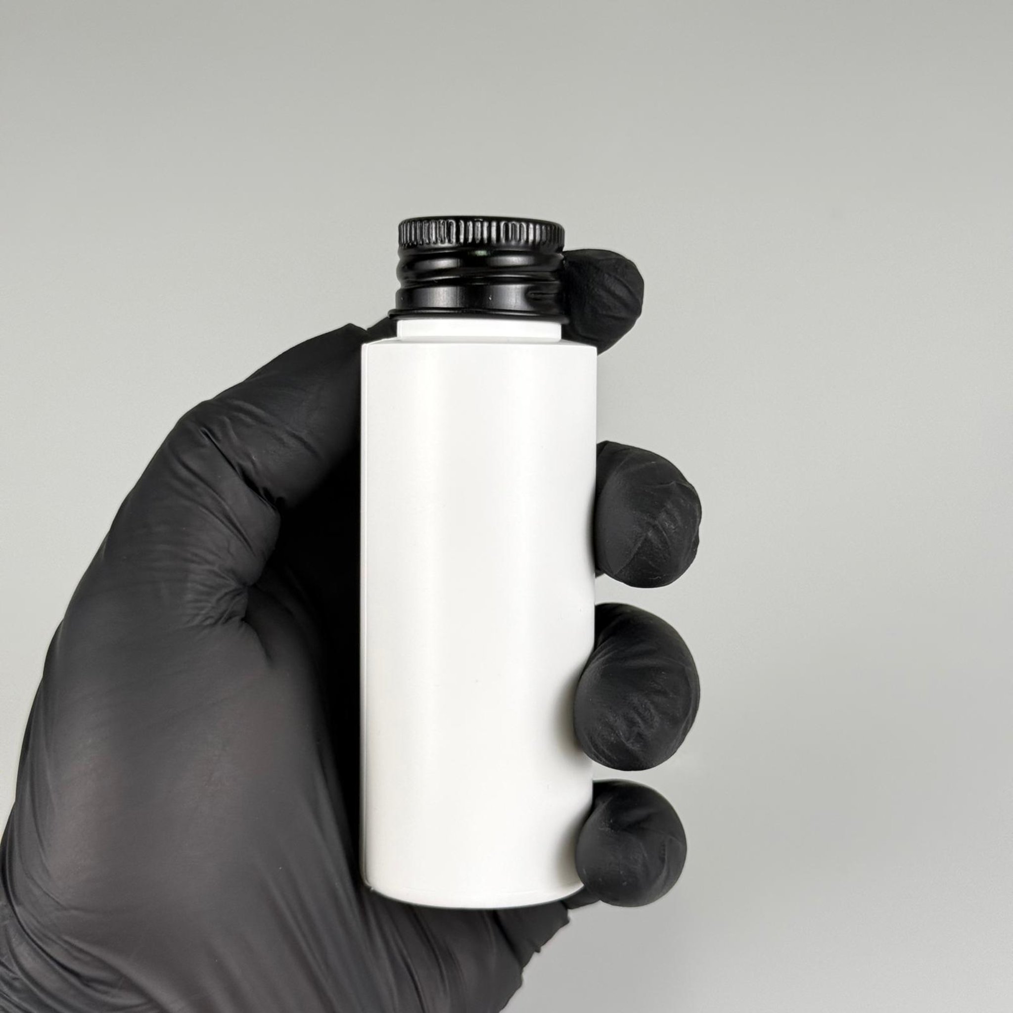 50 CC BEYAZ POLİETİLEN PLASTİK ASETON ŞİŞESİ ( 24 AĞIZ ) + KÖPÜK CONTALI SİYAH METAL ALÜMİNYUM KAPAK + KOLONYA TIPALI TAKIM - 50 ML BEYAZ PLASTİK ASETON ŞİŞELERİ