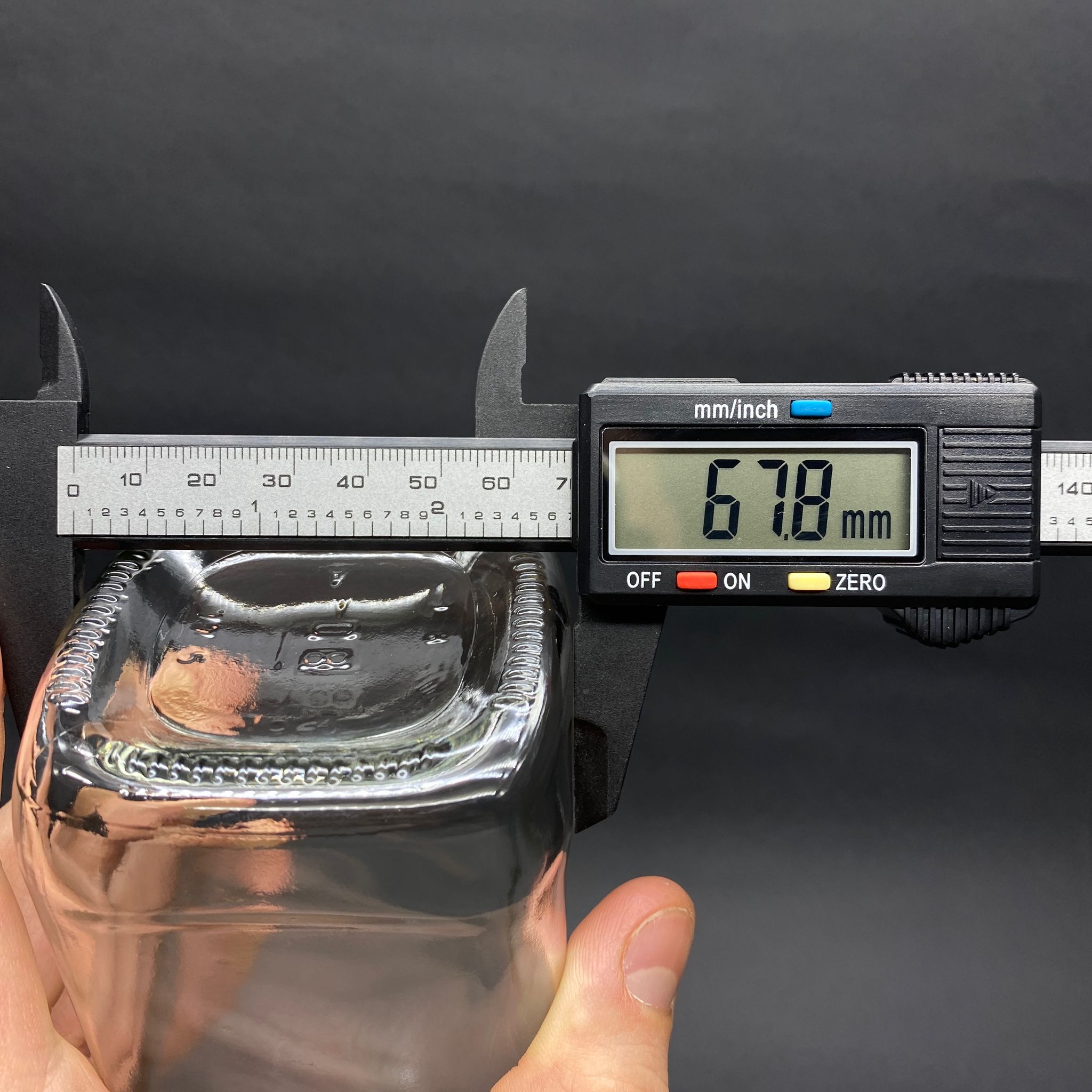 750 CC MARASKA ŞEFFAF ŞİŞE - SİYAH VİDALI KAPAKLI - 750 ML KÖŞELİ ŞEFFAF MARASKA CAM ŞİŞE - YAĞ SİRKE ŞİŞESİ