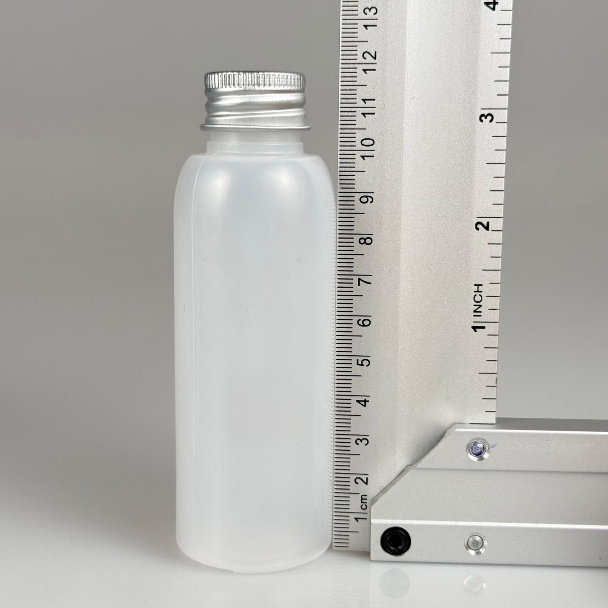 100 ML SIKILABİLİR YUMUŞAK PE POLİETİLEN PLASTİK ASETON ŞİŞESİ ( 24 AĞIZ ) + KÖPÜK CONTALI GÜMÜŞ METAL ALÜMİNYUM KAPAKLI + KOLONYA TIPALI TAKIM - 100 cc sos, yağ, kartuş, mürekkep vb için boş şişeler
