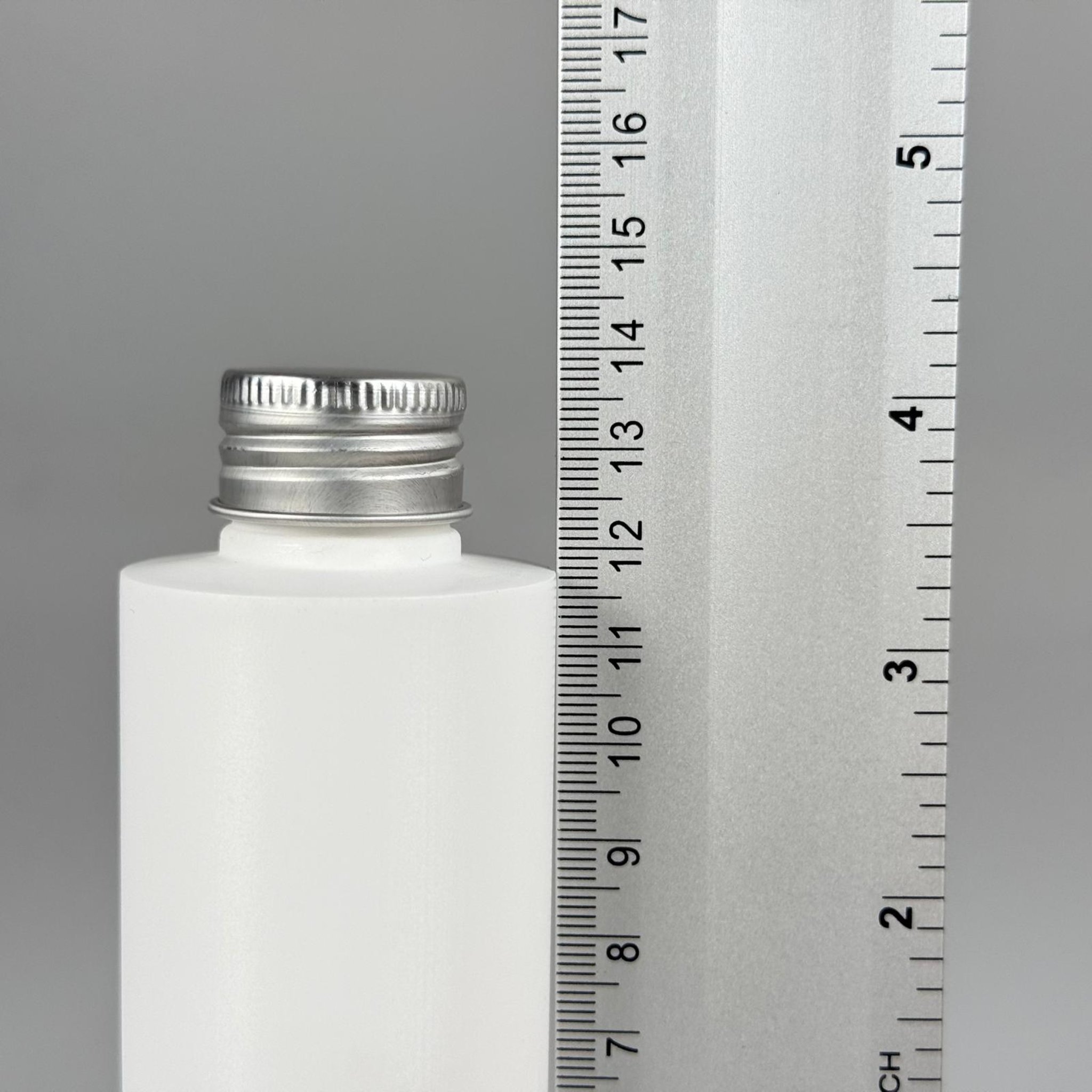 150 CC MAT BEYAZ SERT POLİETİLEN ASETON ŞİŞESİ (24 AĞIZ) + KÖPÜK CONTALI GÜMÜŞ METAL ALÜMİNYUM KAPAK + KOLONYA TIPALI TAKIM - 150 ML KAPAKLI BEYAZ PLASTİK ŞİŞELER