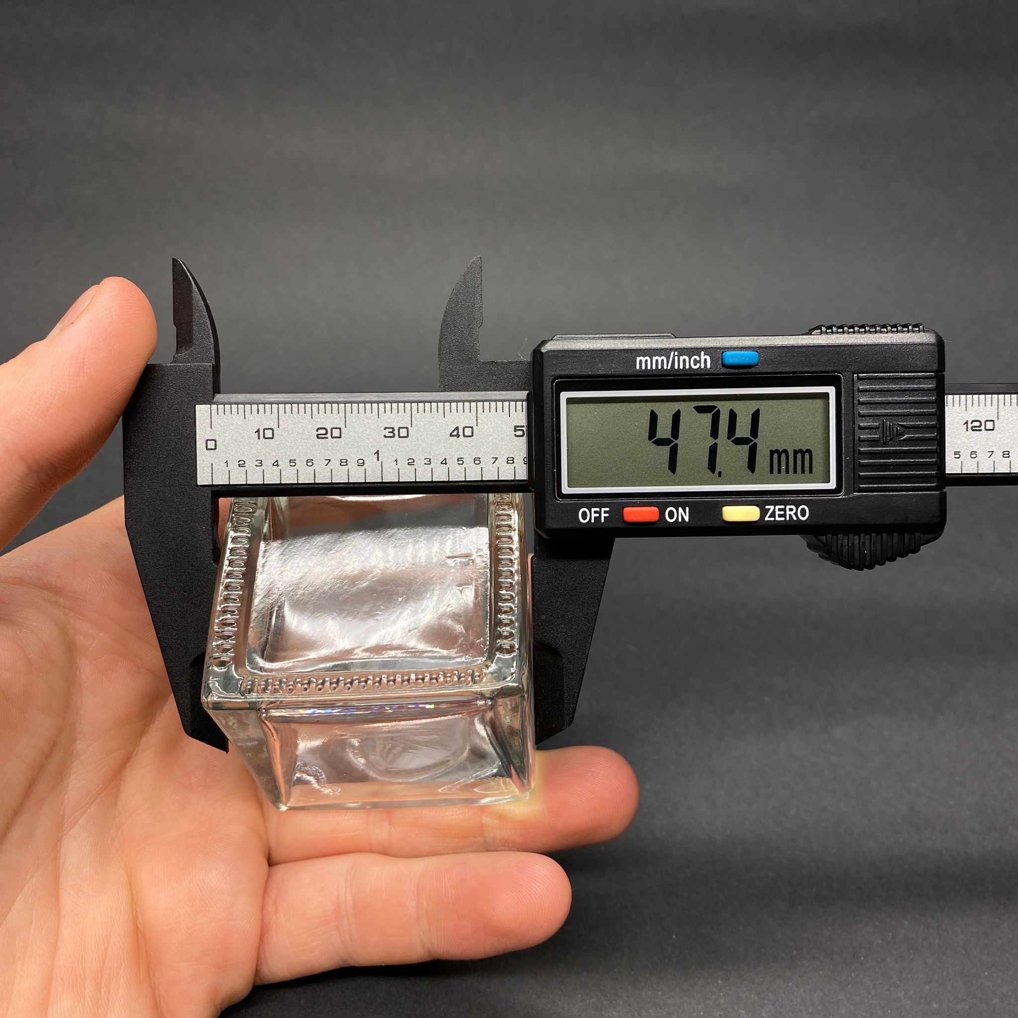 50 CC KARE CAM KOLONYA ŞİŞESİ - HEDİYELİK KOLONYA ŞİŞESİ - KRİSTAL KAPAKLI - TIPALI MİNİ KOLONYA ŞİŞESİ