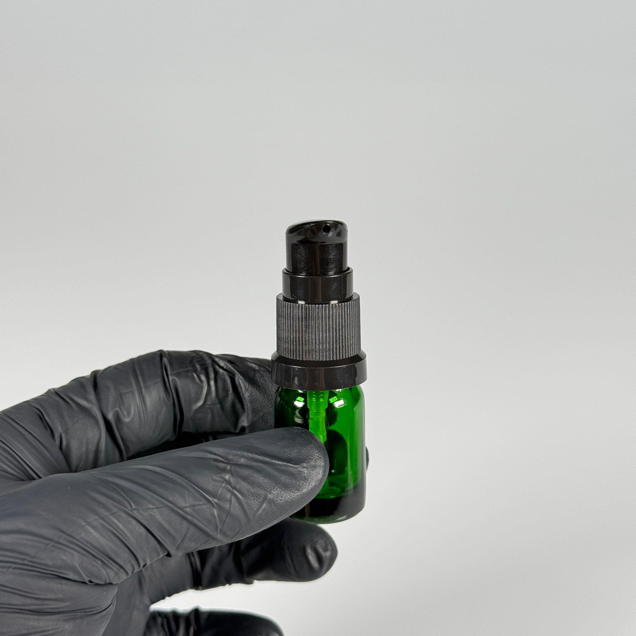 5 CC YEŞİL CAM ŞİŞE - SIZDIRMAZ ETEKLİ SİYAH LOSYON POMPALI TAKIM - 5 ML LOSYON ŞİŞESİ - YAĞ, KREM GİBİ YOĞUN KIVAMLI SIVILAR İÇİN CAM AMBALAJ
