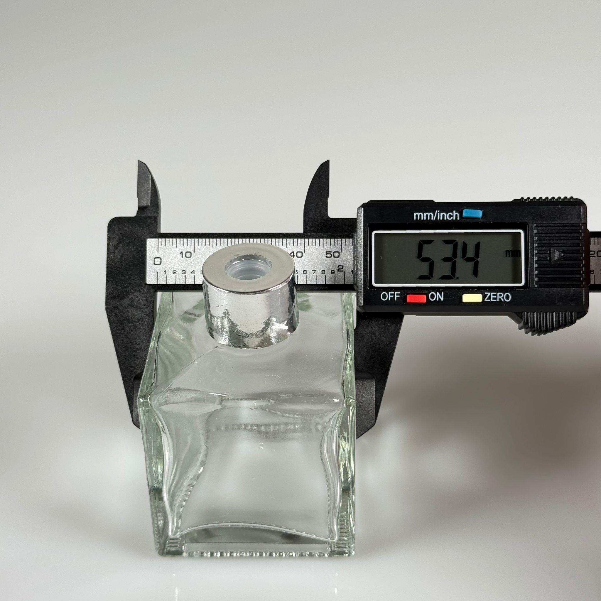 100 CC KARE BAMBU CAM BAMBU ODA KOKUSU ŞİŞESİ - 100 ML ÇUBUKLU KÖŞELİ BAMBU ODA KOKUSU ŞİŞESİ - DİFÜZÖR ŞİŞE- CAM ŞİŞE + GÜMÜŞ PLASTİK KAPAK + TIPA + 2 ADET FİBER BEYAZ BAMBU ÇUBUK - YENİ MODEL