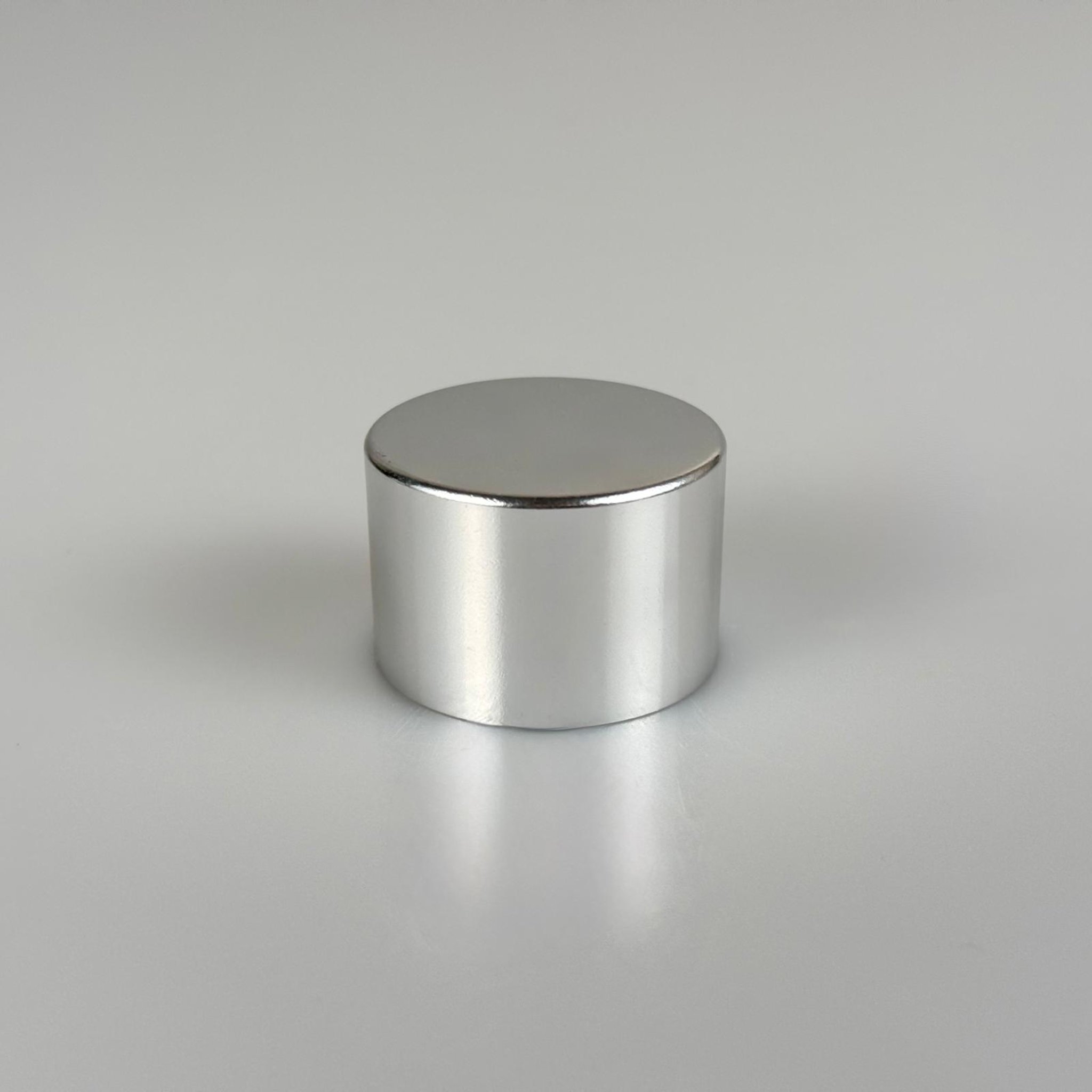 28 MM ALÜMİNYUM KAPLAMALI GÜMÜŞ KAPAK