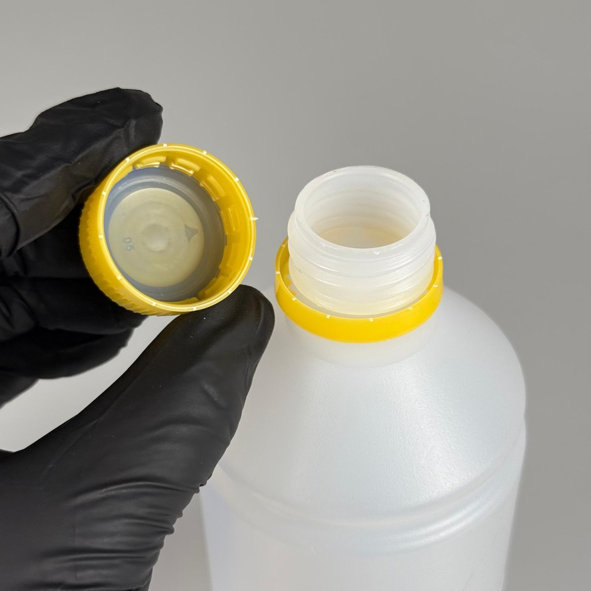 250 CC TİNER ŞİŞESİ - SARI KİLİTLİ KAPAKLI - 250 ML KİMYASALA DAYANIKLI PLASTİK ŞİŞE - 0,25 LT POLİETİLEN ŞİŞE