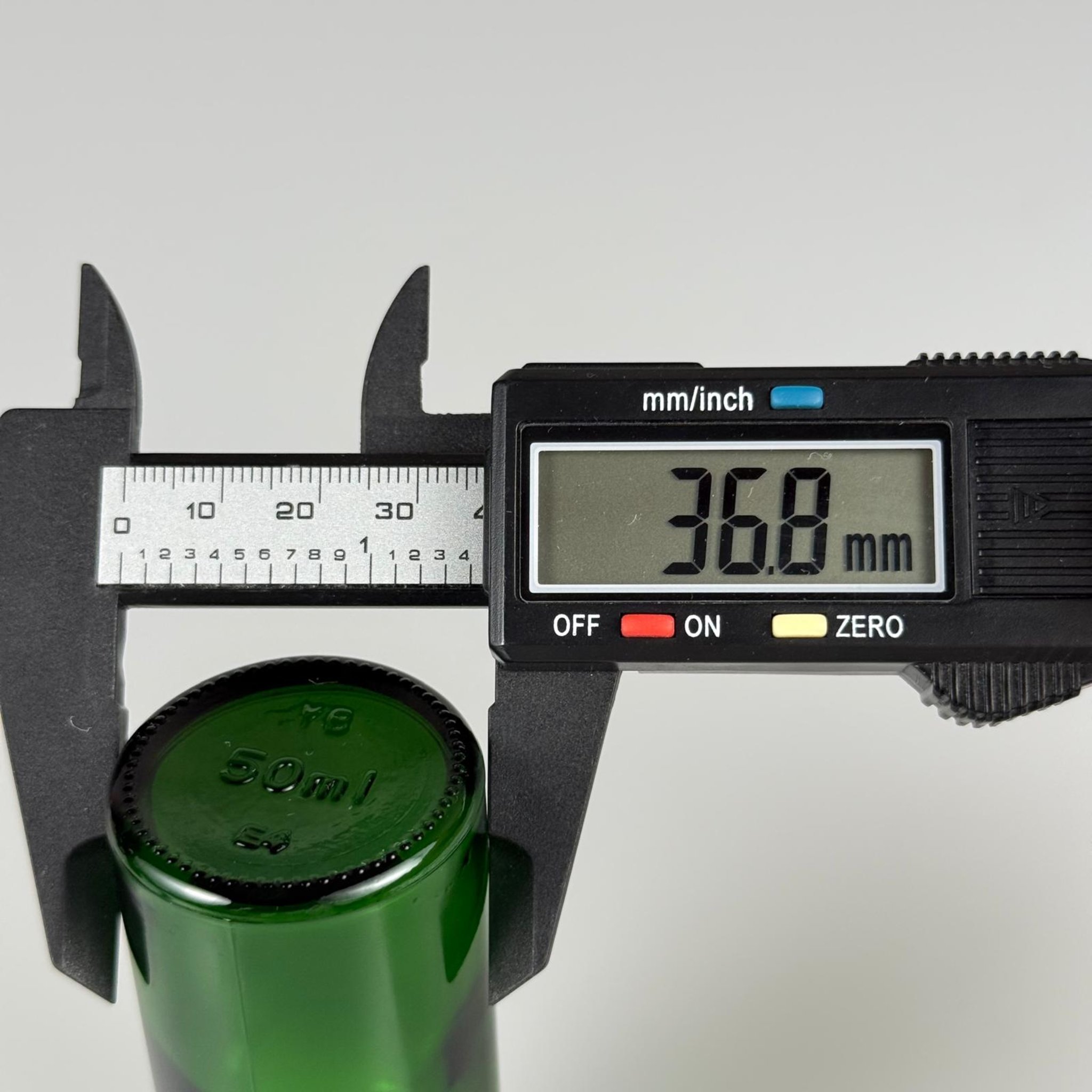 50 CC YEŞİL CAM ŞİŞE + KÖPÜK CONTALI GÜMÜŞ ALÜMİNYUM METAL KAPAKLI TAKIM - 50 ML YEŞİL CAM ŞİŞE