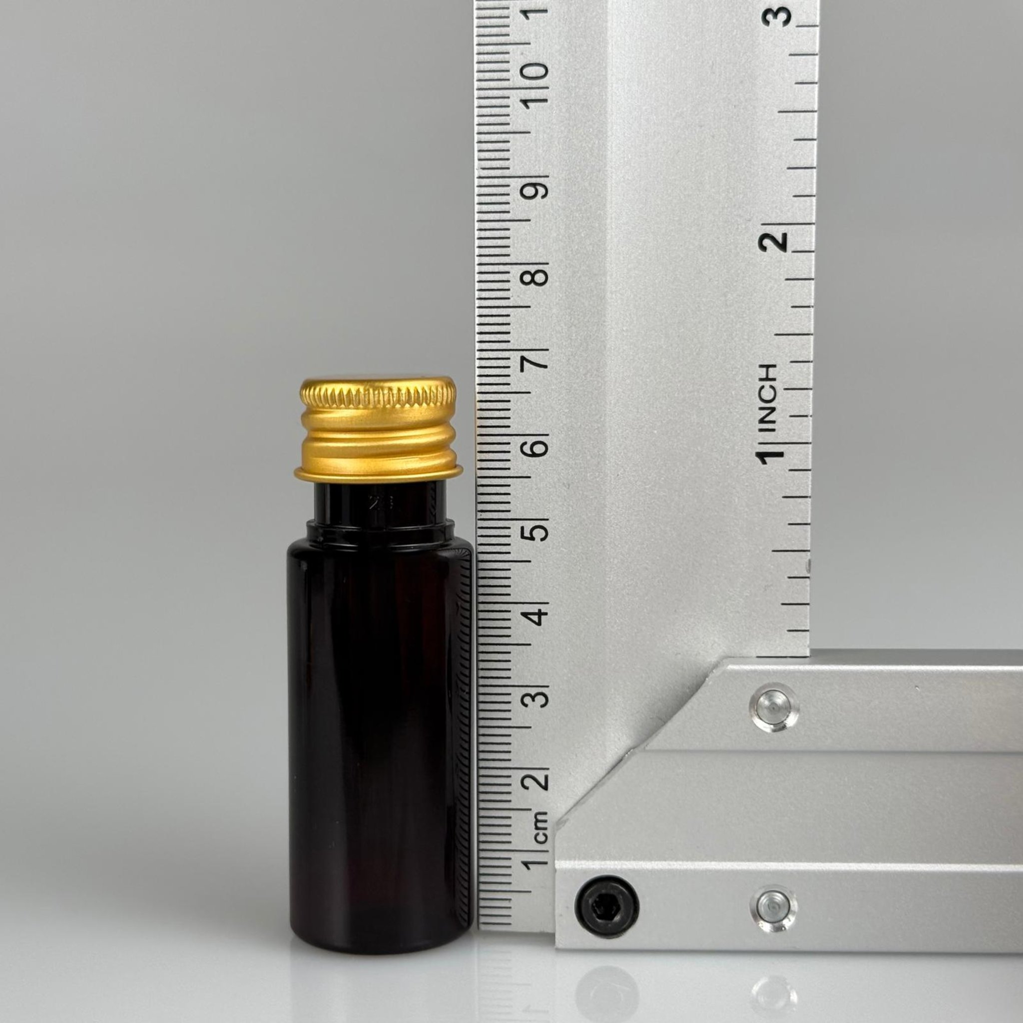 15 CC AMBER SİLİNDİR PET ŞİŞE + KÖPÜK CONTALI GOLD ALÜMİNYUM METAL KAPAKLI + DAMLALIKLI KOLONYA TIPALI TAKIML - 15 ML KAHVERENGİ PET ŞİŞE