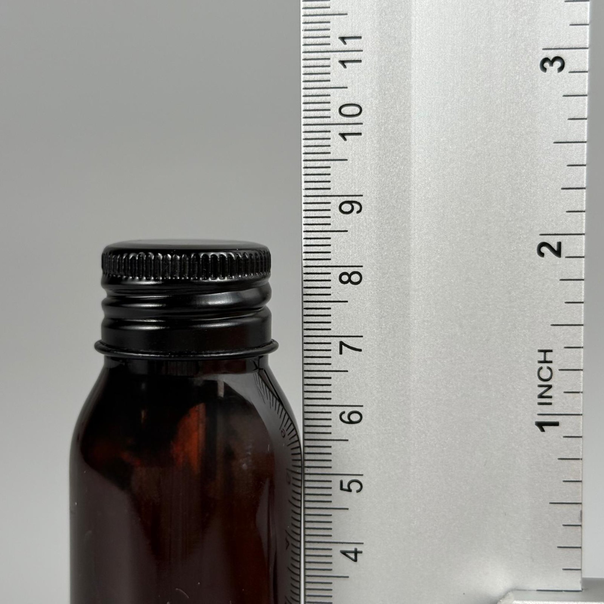 50 CC AMBER SERT MODEL PET ŞİŞE (24 AĞIZ) + KÖPÜK CONTALI SİYAH METAL ALÜMİNYUM KAPAK TAKIM - 50 ML KAPAKLI KAHVERENGİ PLASTİK ŞİŞELER