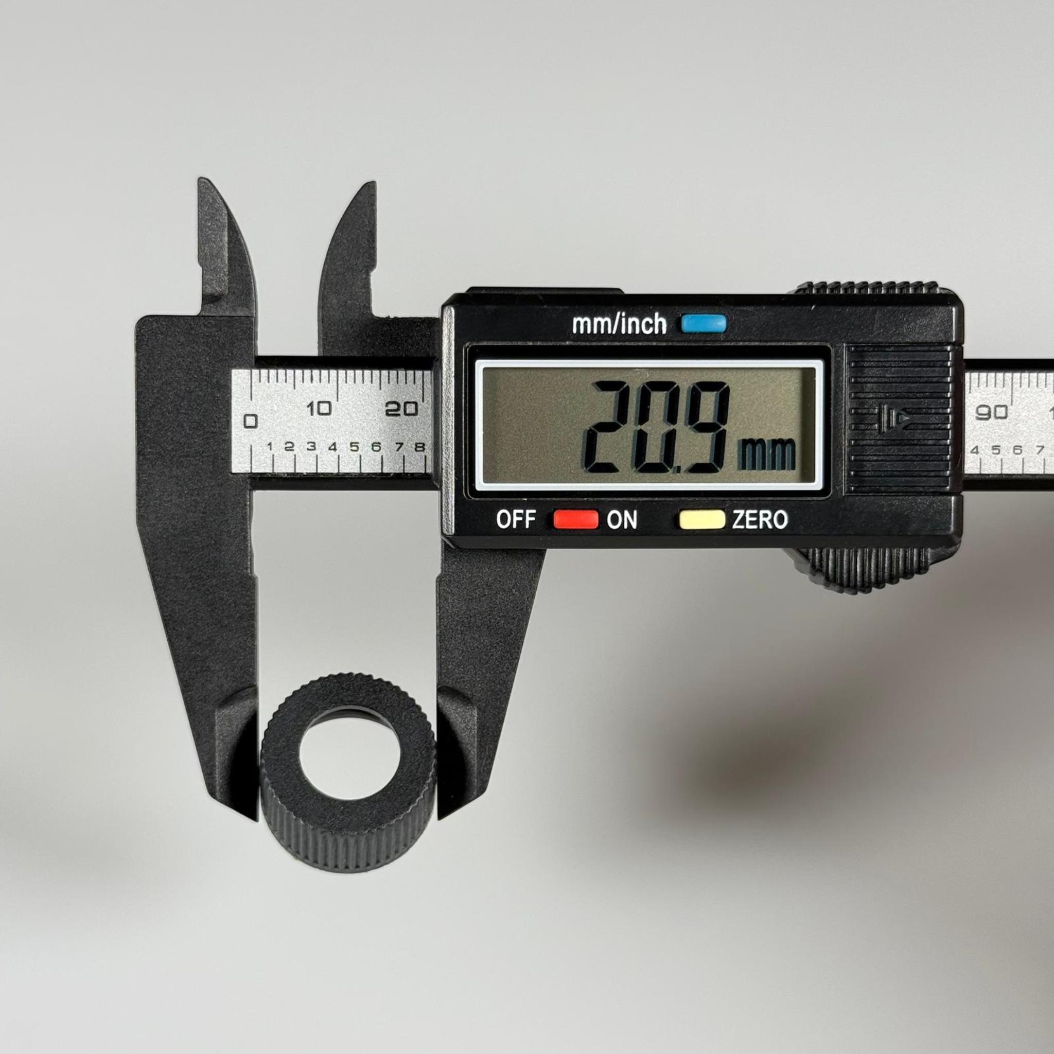 18 MM DELİKLİ PLASTİK KAPAK SİYAH (DAMLALIK İÇİN)