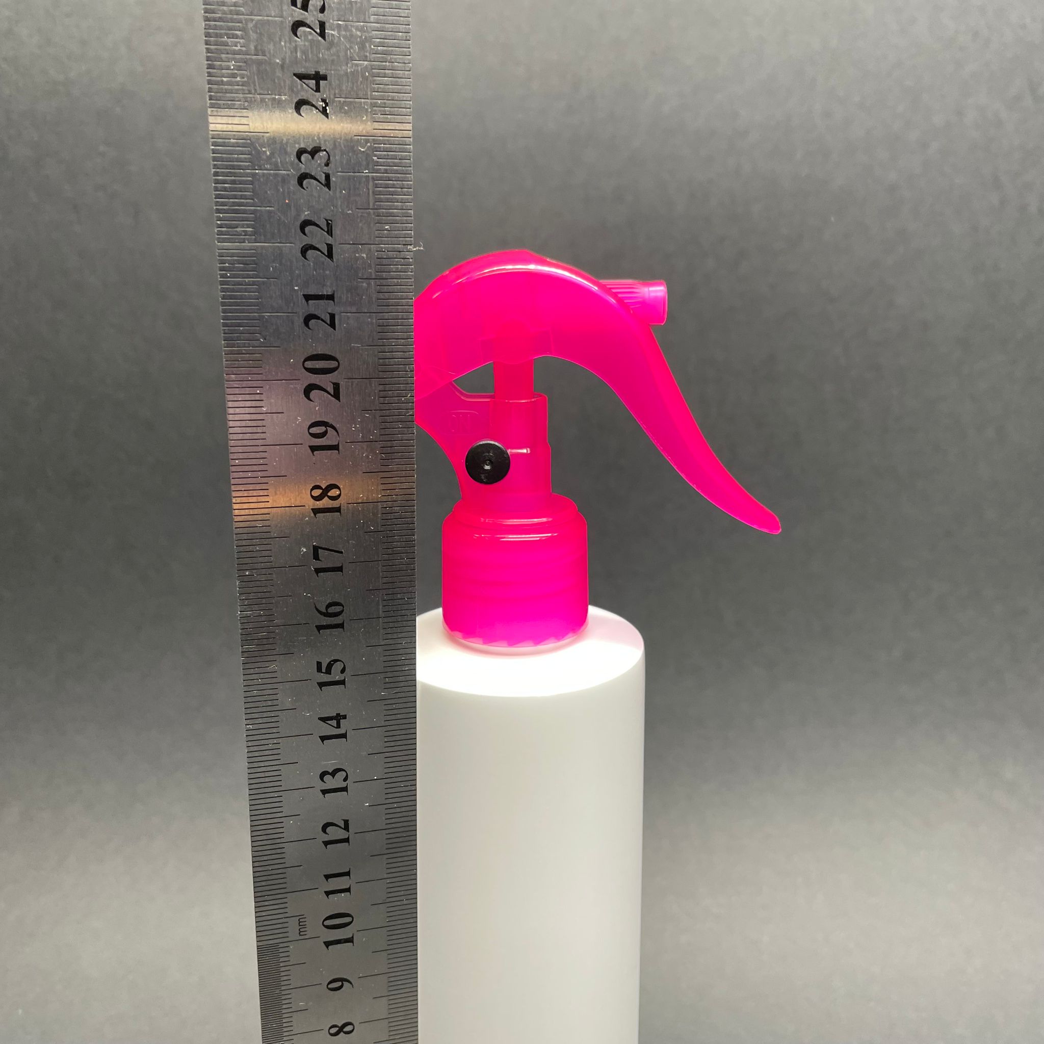 200 CC BEYAZ POLİETİLEN ŞİŞE - PEMBE TRİGER SPREYLİ - 200 ML DUMAN PÜSKÜRTEN PLASTİK ODA PARFÜMÜ ŞİŞESİ - GÜL SUYU ŞİŞESİ