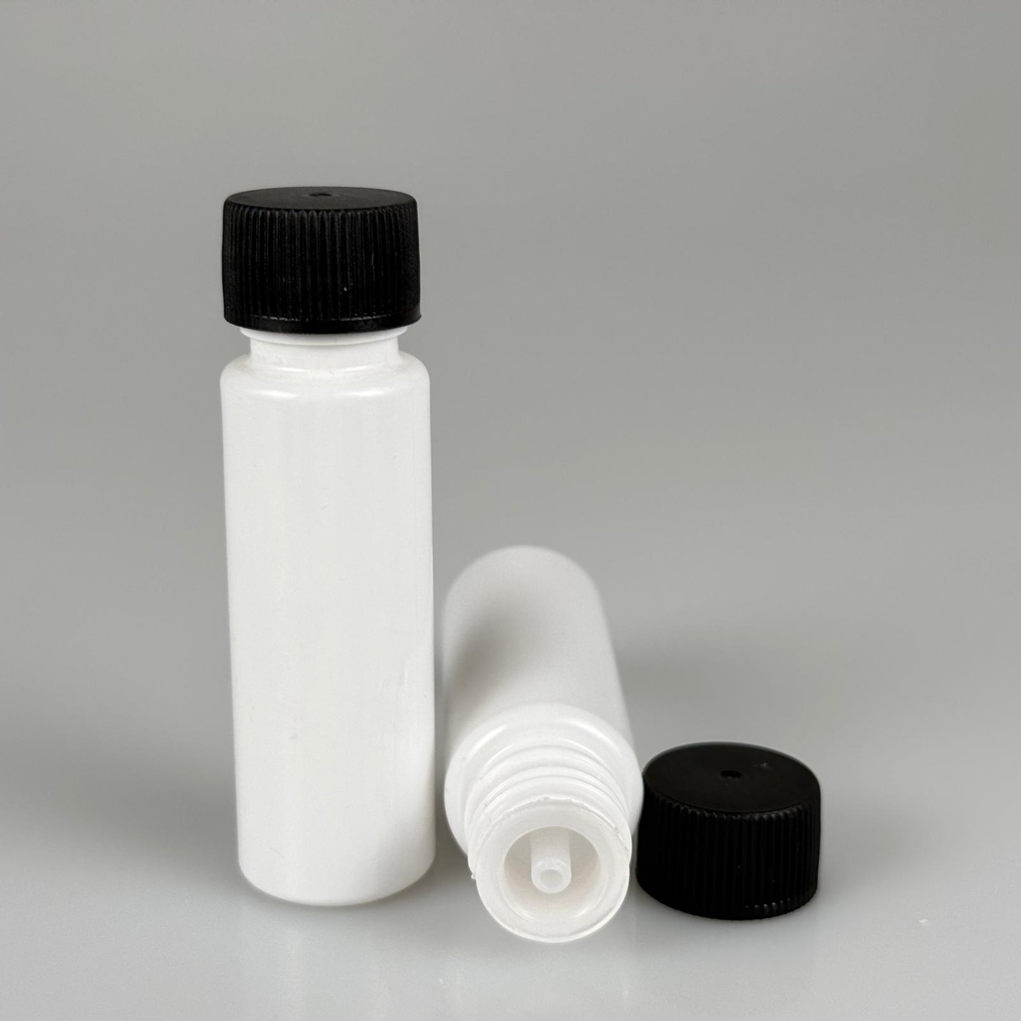 20 CC İÇTEN DAMLALIKLI PLASTİK ŞİŞE -  20 ML BEYAZ PET ŞİŞE + CONTALI SİYAH KAPAK + KOLONYA TIPALI (DELEREK KULLANILIR) TAKIM