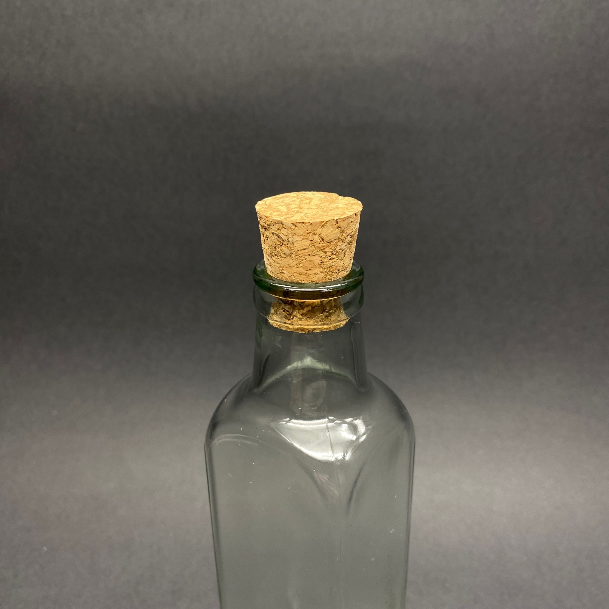 250 CC KÖŞELİ MARASKA CAM ŞİŞE - DOĞAL MANTAR TIPALI - 250 ML İTHAL MARASKA CAM ŞİŞE