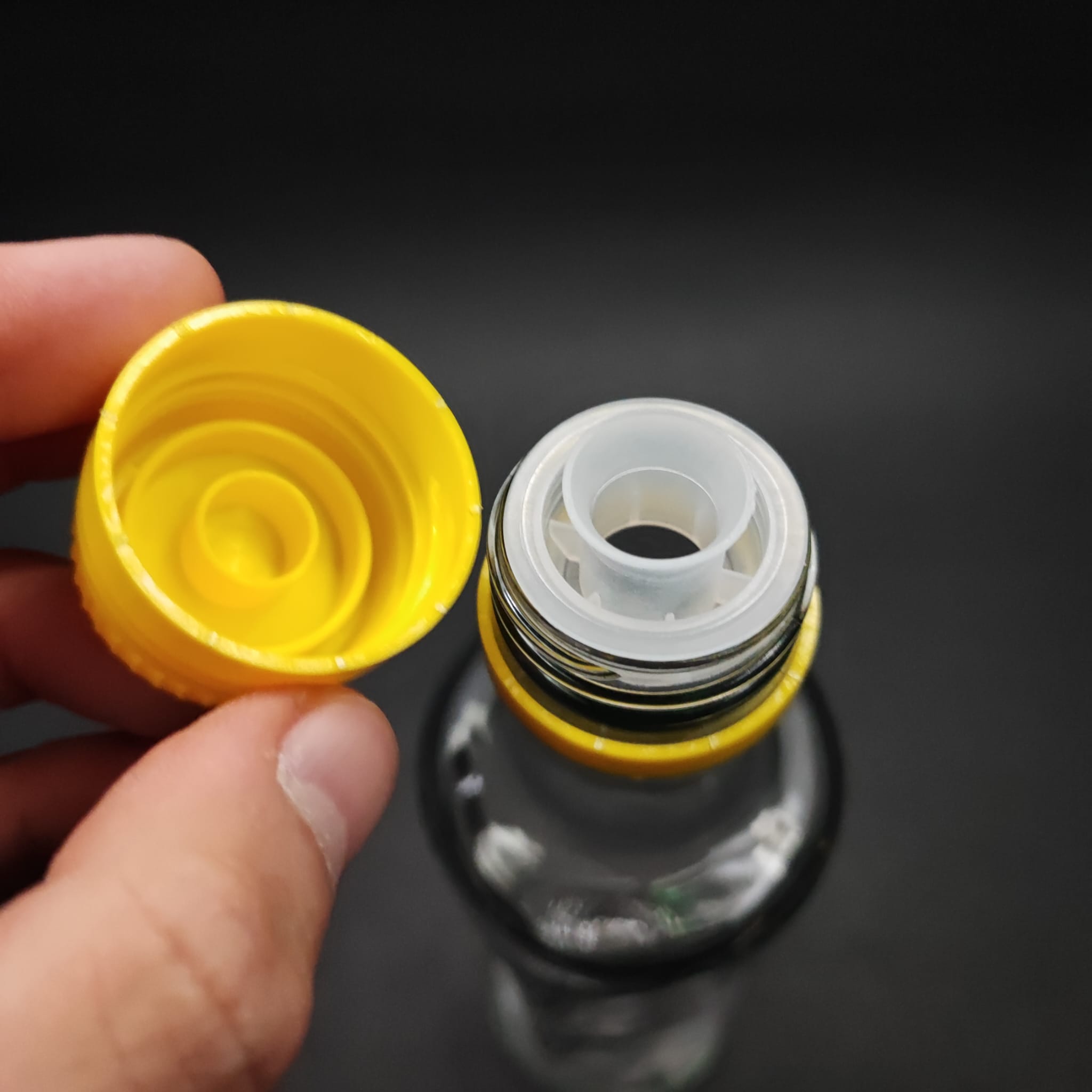 250 CC DORİKA DESENLİ ŞEFFAF CAM ŞİŞE - KİLİTLİ SARI AKITICILI DROP - STOP KAPAKLI - 0,25 LİTRE DORİCA YAĞ ŞİŞESİ - SİRKE ŞİŞESİ - ZEYTİNYAĞ İÇİN BOŞ CAM ŞİŞE