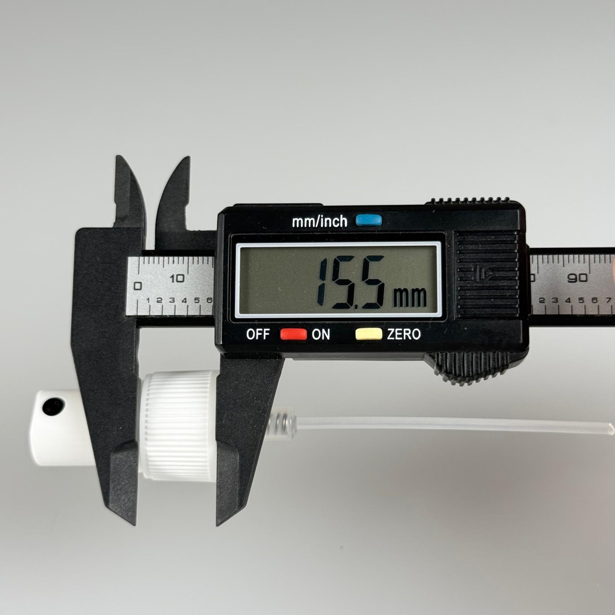 20 MM BEYAZ PARMAK SPREY - 20 MM VALF BEYAZ - SİYAH NOKTALI