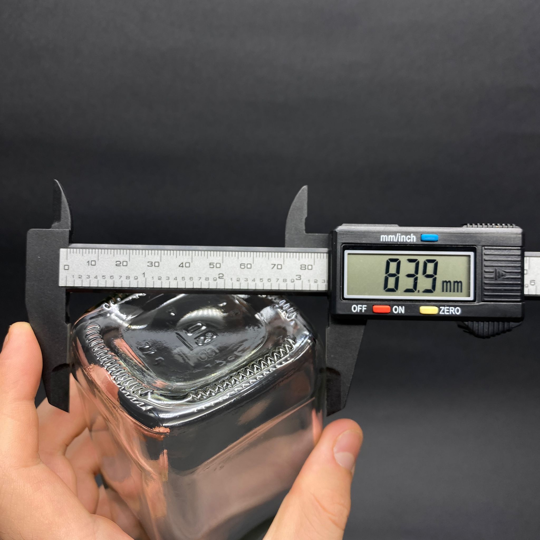 750 CC MARASKA ŞEFFAF ŞİŞE - SİYAH VİDALI KAPAKLI - 750 ML KÖŞELİ ŞEFFAF MARASKA CAM ŞİŞE - YAĞ SİRKE ŞİŞESİ