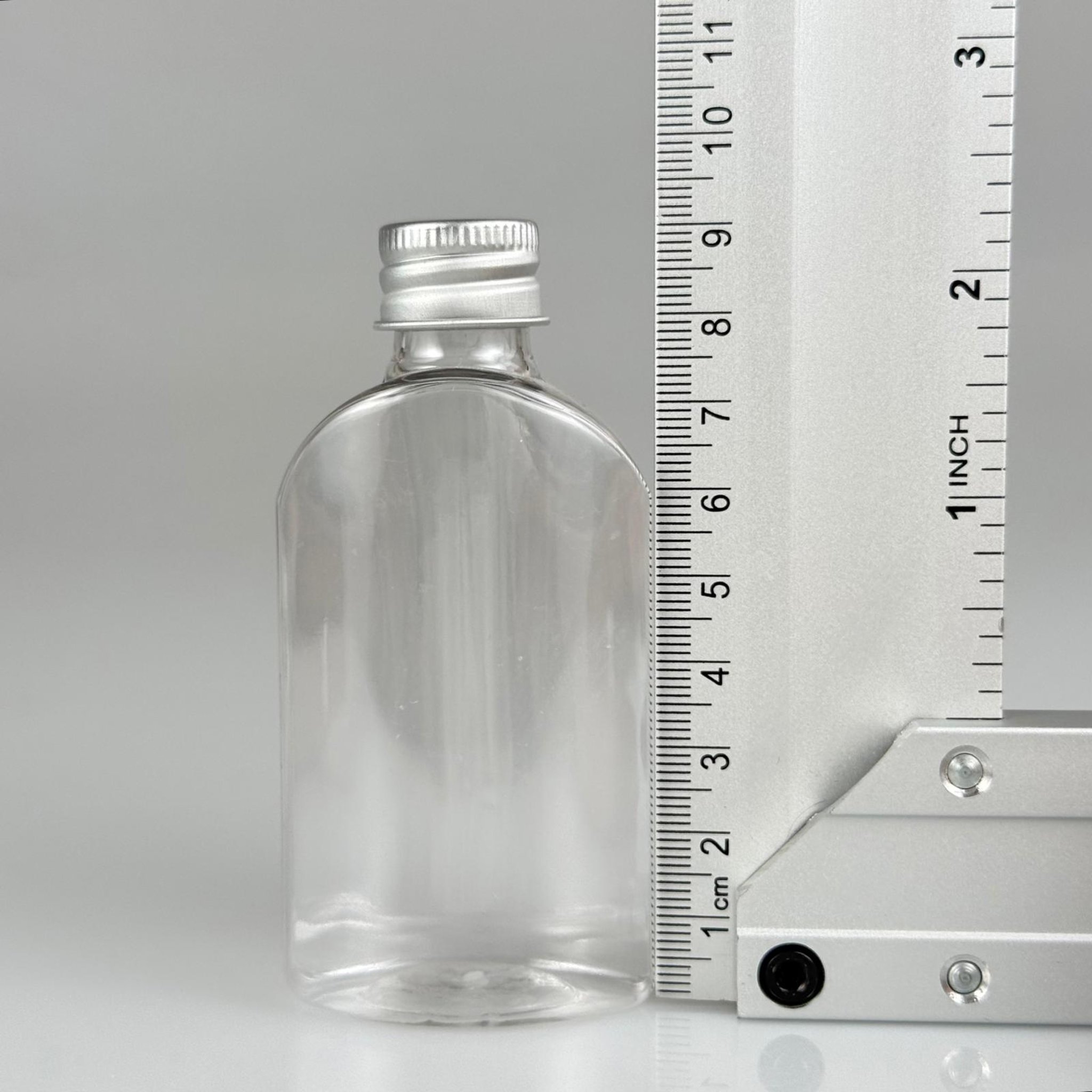 50 CC ŞEFFAF YASSI OVAL MODEL PET ŞİŞE + KÖPÜK CONTALI GÜMÜŞ ALÜMİNYUM METAL KAPAKLI TAKIM - 50 ML PLASTİK ŞİŞE