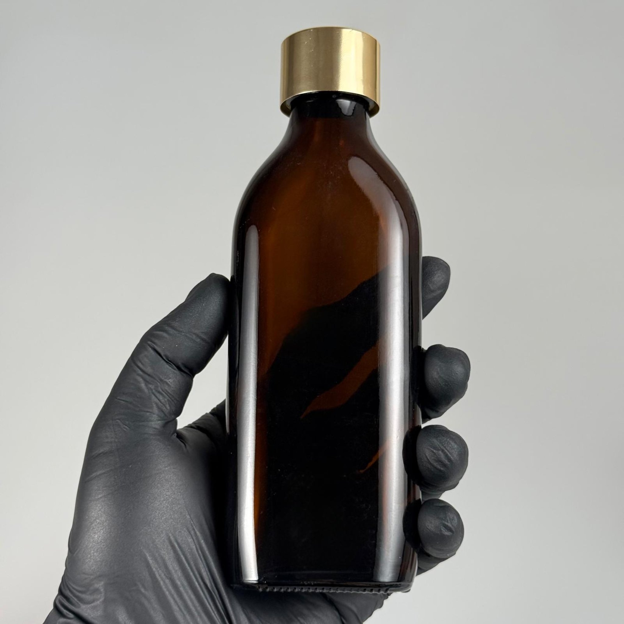 150 CC YASSI AMBER CAM ŞİŞE - ALÜMİNYUM KAPLAMALI GOLD KAPAKLI + DAMLALIKLI KOLONYA TIPALI TAKIM - 150 ML KAHVERENGİ CAM ŞİŞE