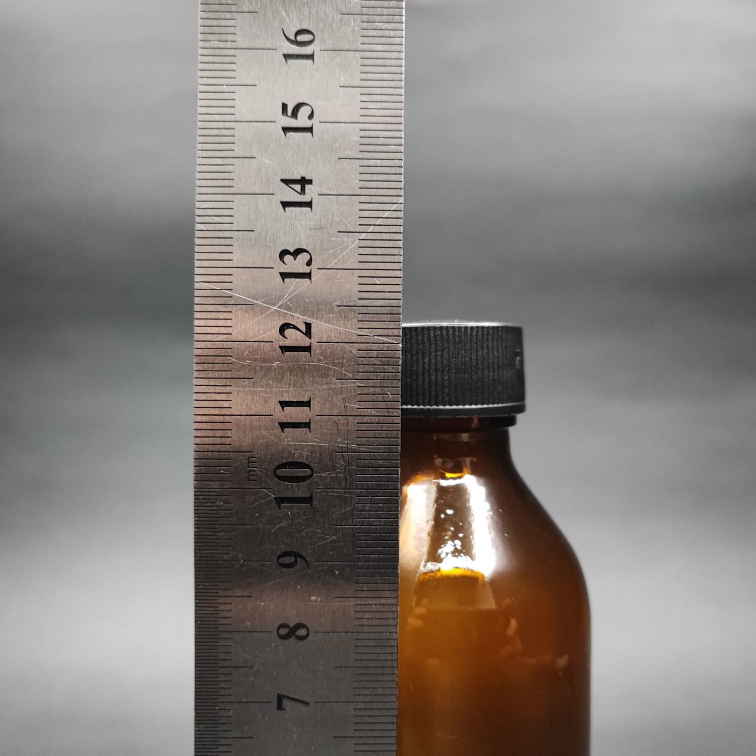 125 ML DOLUMU KOLAY, GENİŞ AĞIZLI İÇTEN DAMLALIKLI ŞİŞE (25 MM AĞIZ)  - 125 CC SİYAH CONTALI KAPAKLI İÇTEN DAMLALIKLI CAM ECZA ŞİŞESİ - AMBER KAHVERENGİ