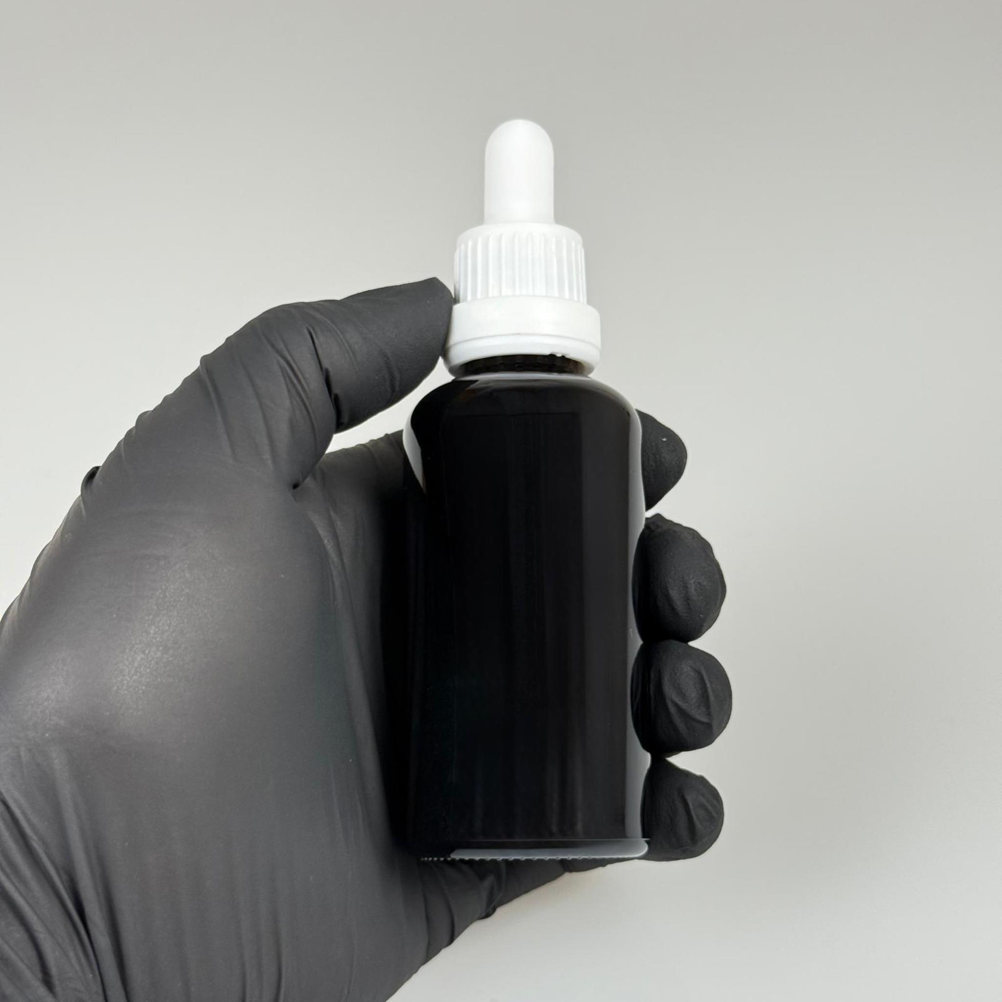 50 CC SİYAH CAM DAMLALIKLI ŞİŞE - BEYAZ EMZİK - BEYAZ PLASTİK KİLİTLİ KAPAK - 50 ML SİYAH CAM DAMLALIKLI ŞİŞE